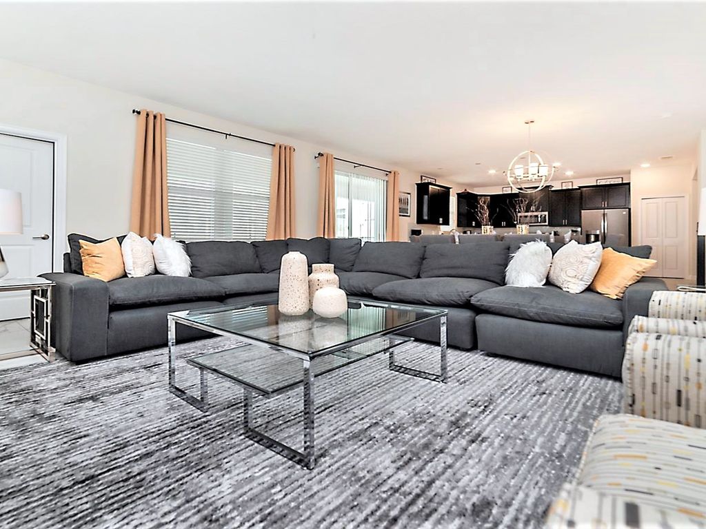 Featured Property 8811IC CG