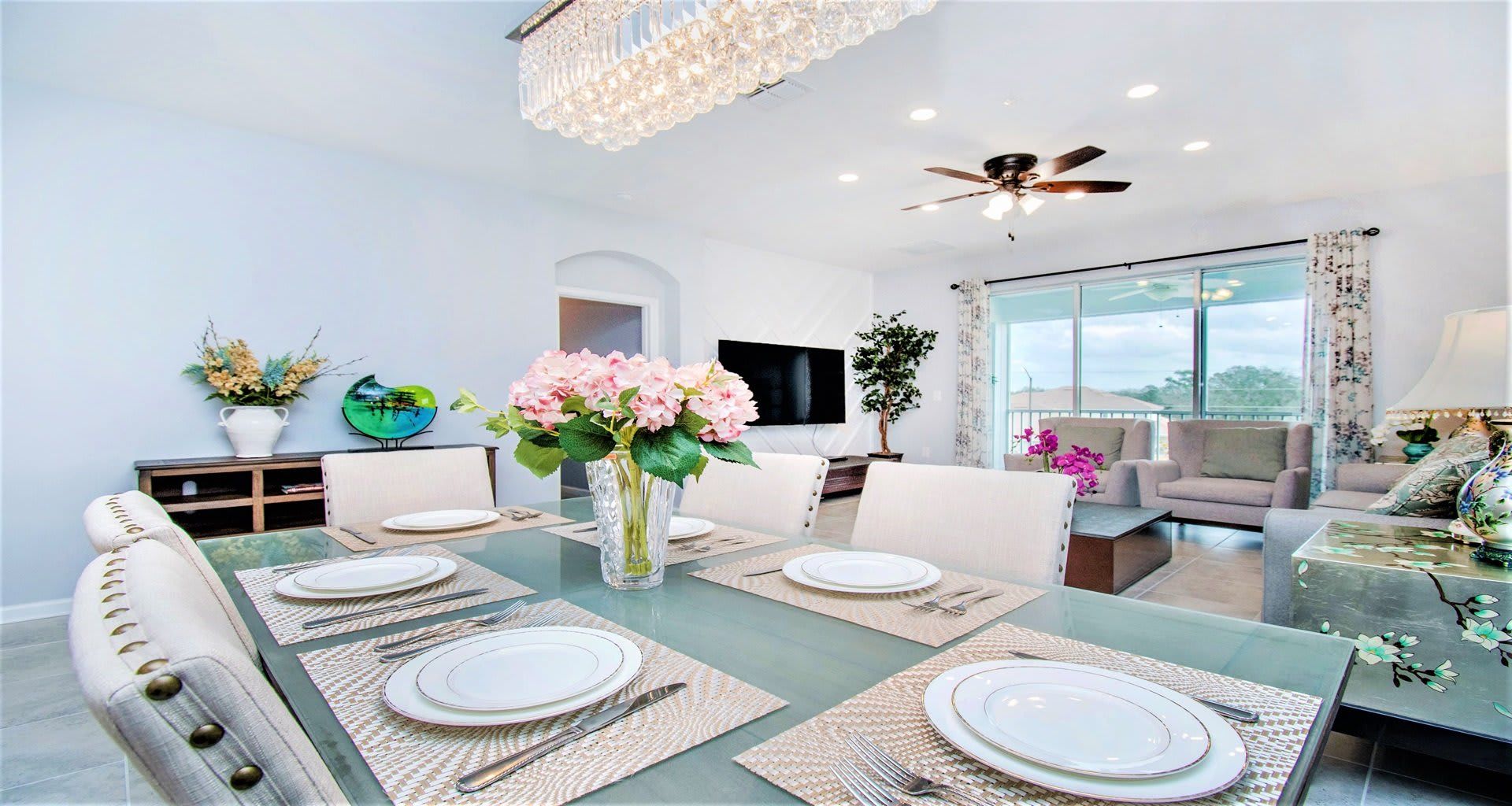 Ample dining space with a large table, perfect for hosting a family feast or gathering