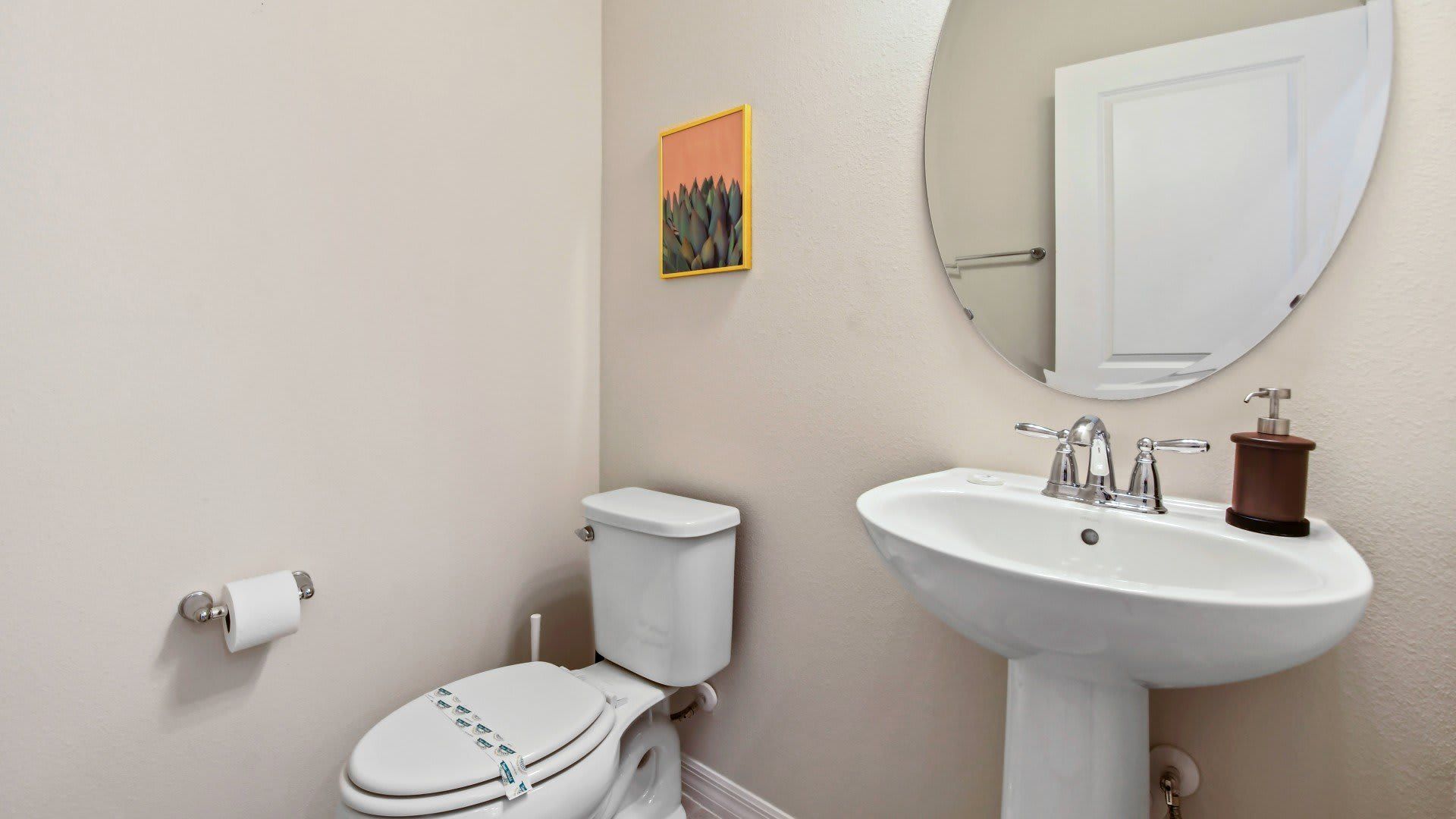 Complete bathroom setup, providing all essential amenities for a functional and refreshing space