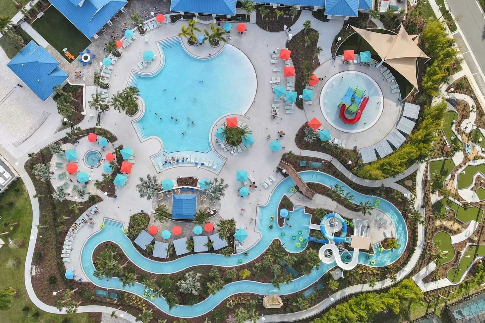 Resort oasis w/ lazy river, water slides, pool, & mini-golf!