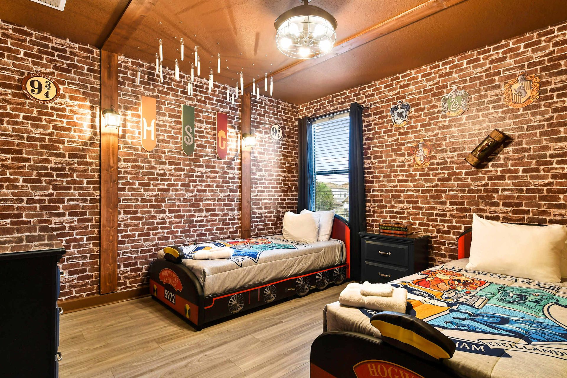 Enchanting Harry Potter-themed room, a beautiful space for fans to immerse in the magical ambiance