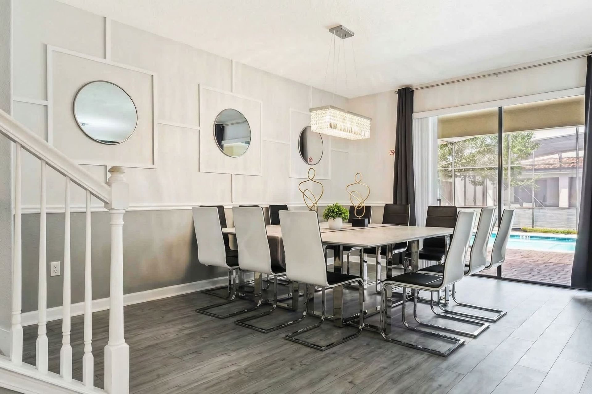 Ample dining space with a large table, perfect for hosting a family feast or gathering