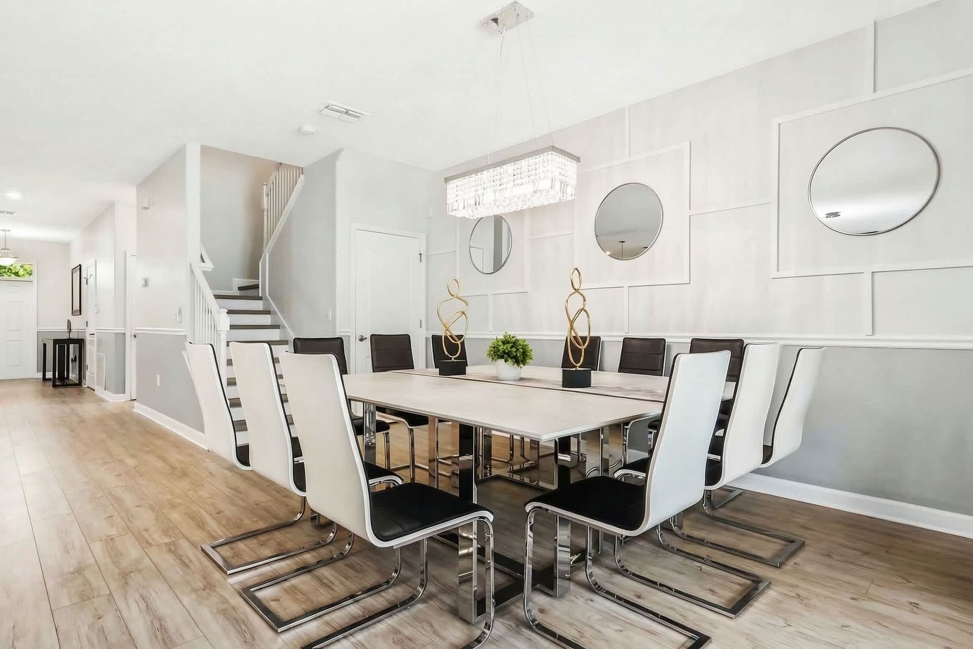 Ample dining space with a large table, perfect for hosting a family feast or gathering