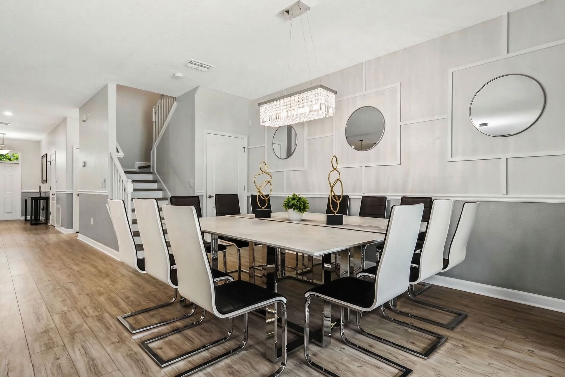 Ample dining space with a large table, perfect for hosting a family feast or gathering