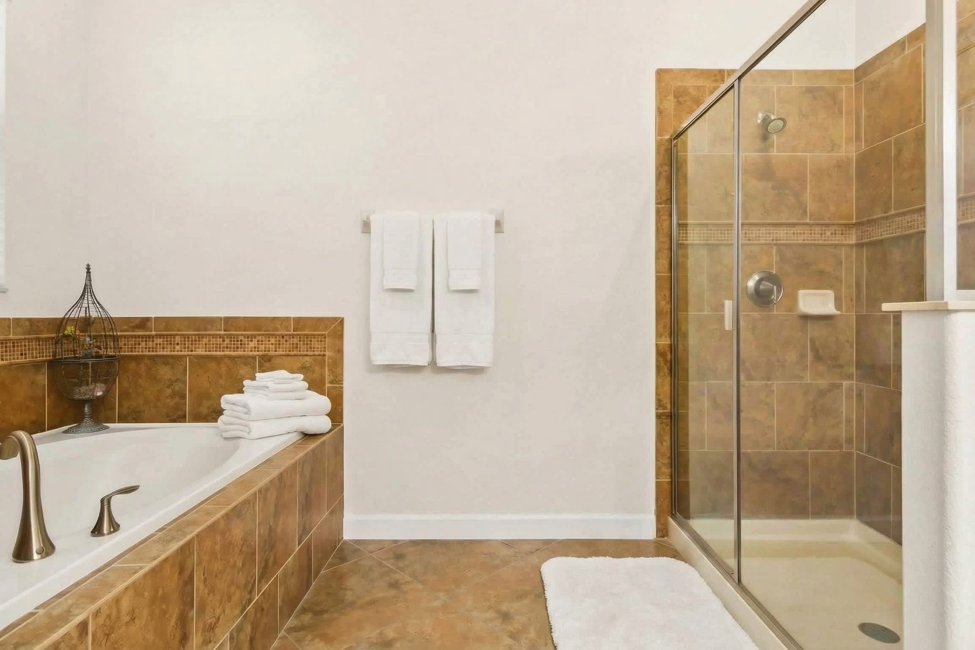 Complete bathroom setup, providing all essential amenities for a functional and refreshing space