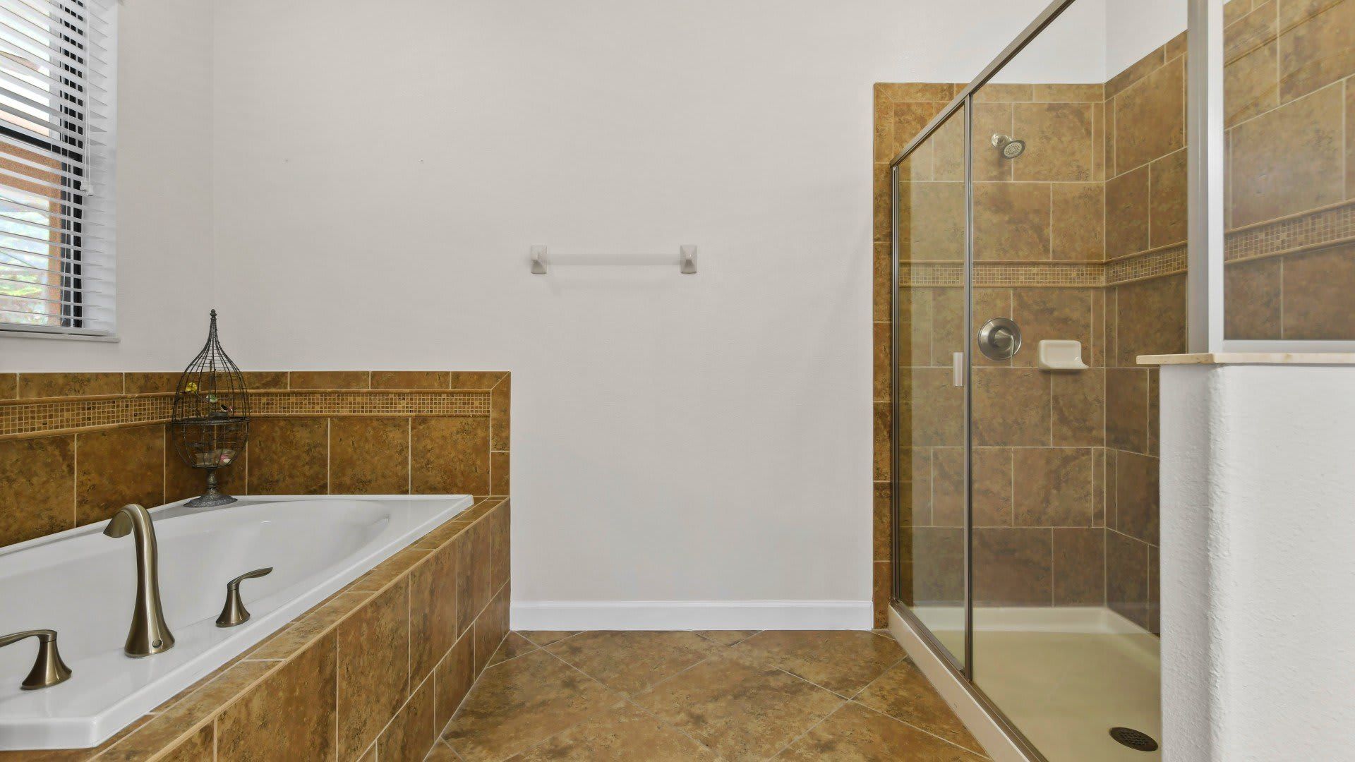 Complete bathroom setup, providing all essential amenities for a functional and refreshing space