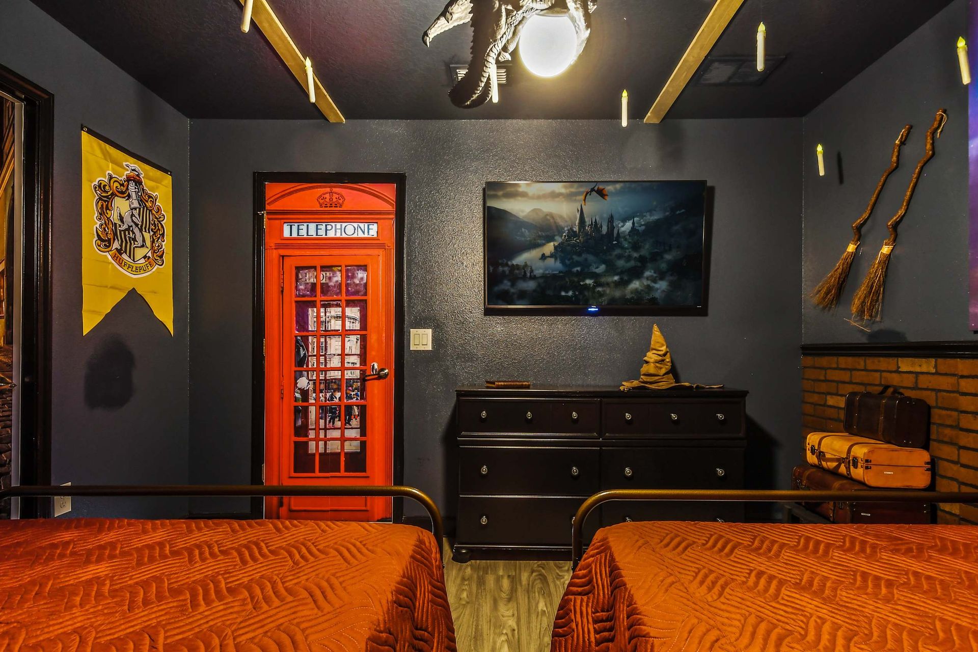 Enchanting Harry Potter-themed room, a beautiful space for fans to immerse in the magical ambiance