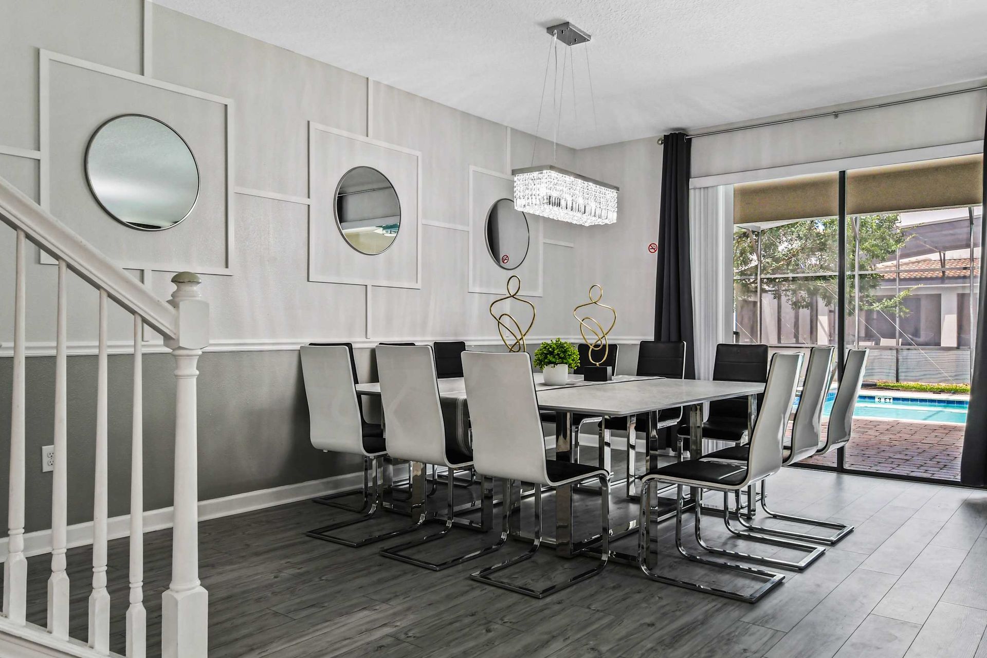 Ample dining space with a large table, perfect for hosting a family feast or gathering