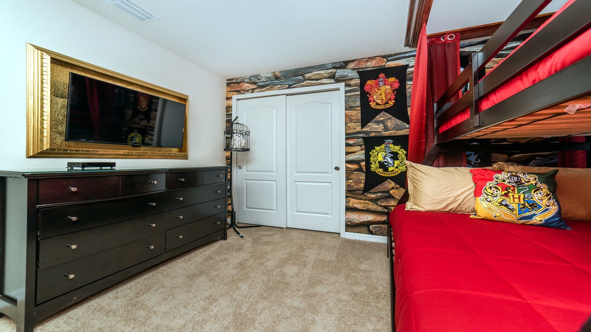Magical bunk room with castle walls, house banners, and enchanted owl decor for a fun, cozy stay.