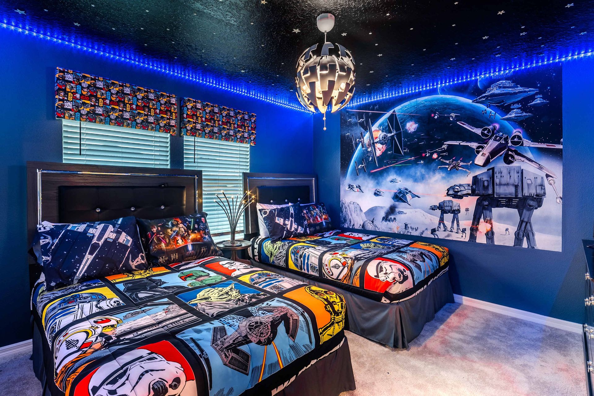Immerse in a Star Wars ambiance, featuring decor and elements inspired by the iconic galactic saga.