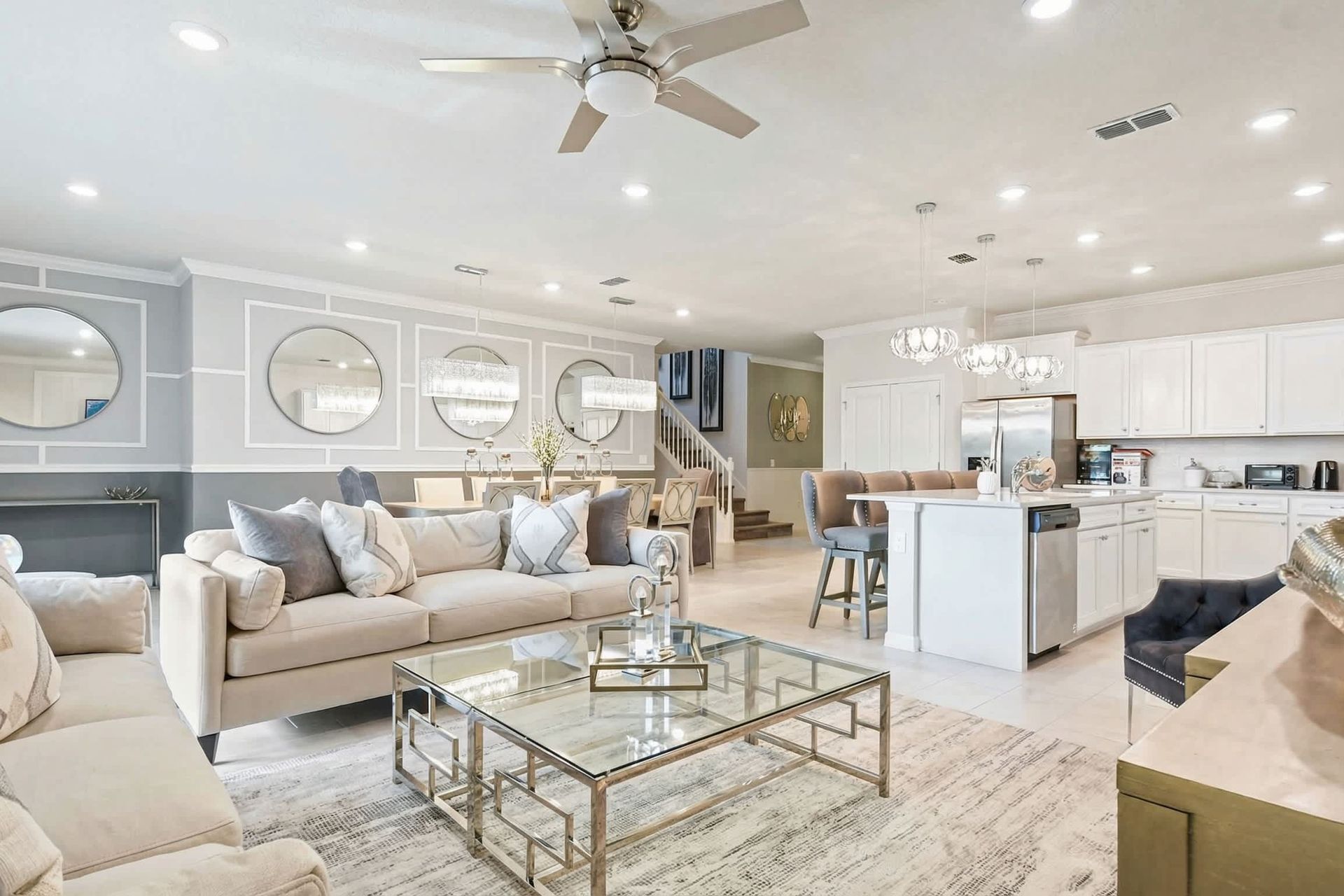 Features of this beautiful cozy home in Windsor Island Resort