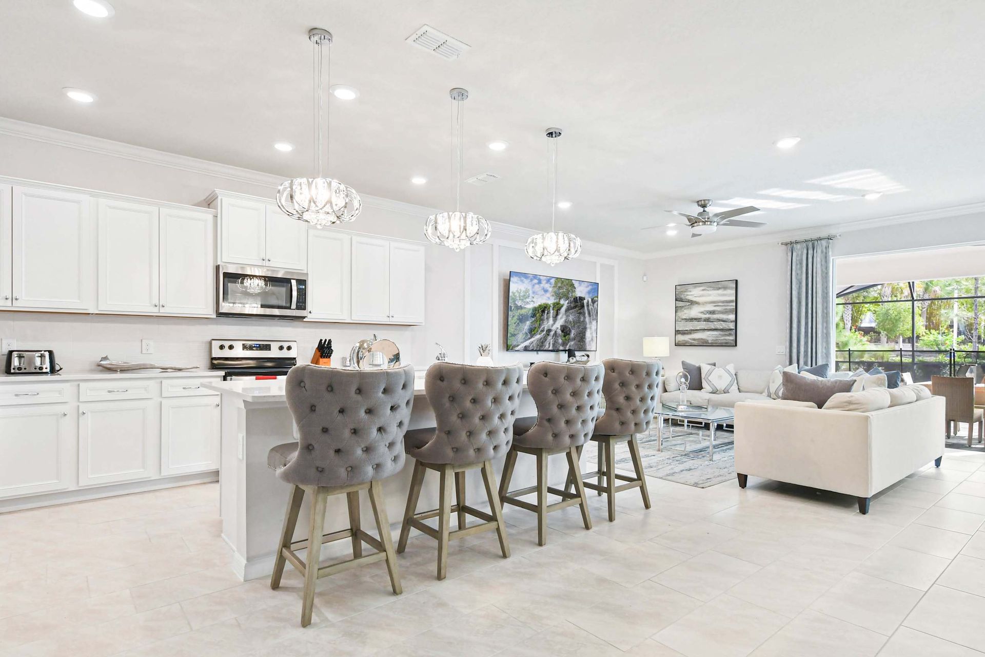 Sip on your favorite cocktails at our stylish kitchen bar, offering you a delightful way to unwind and relax.