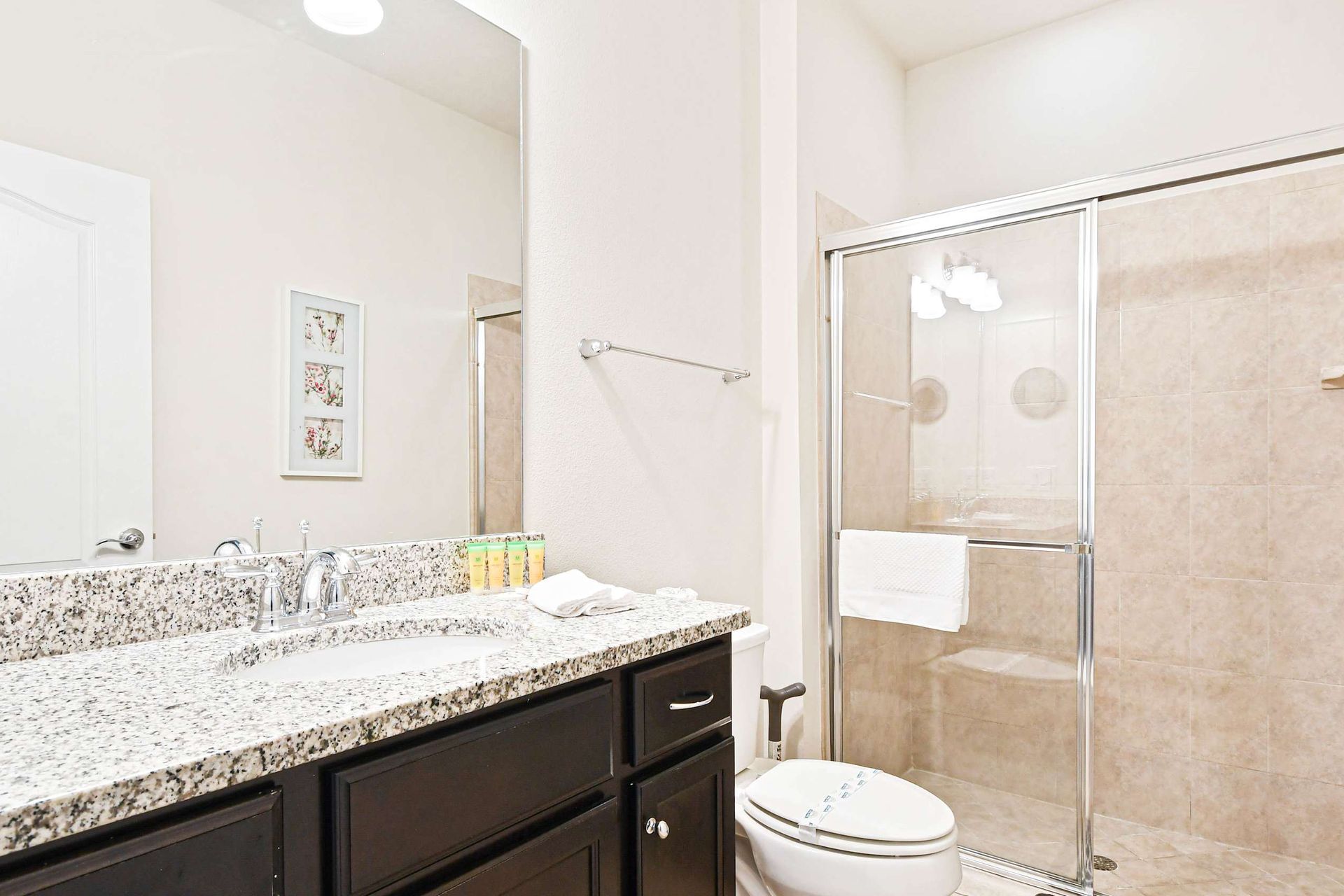 Experience comfort and convenience in our spacious bathroom, designed to meet all your needs during your stay.
