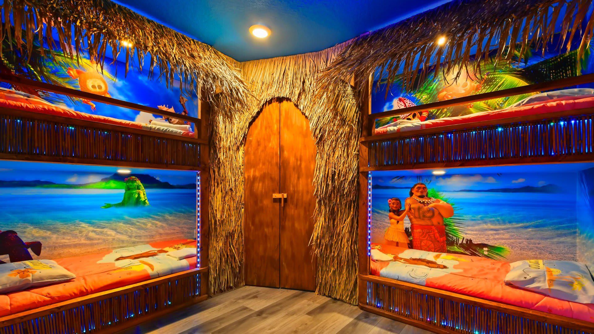Kids will have fun in this Moana bedroom with beautiful lights