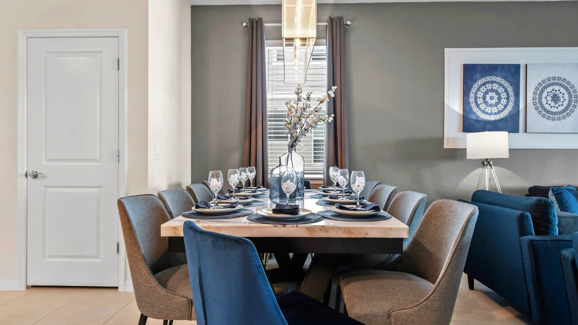 There's plenty of room for everyone in the dining area