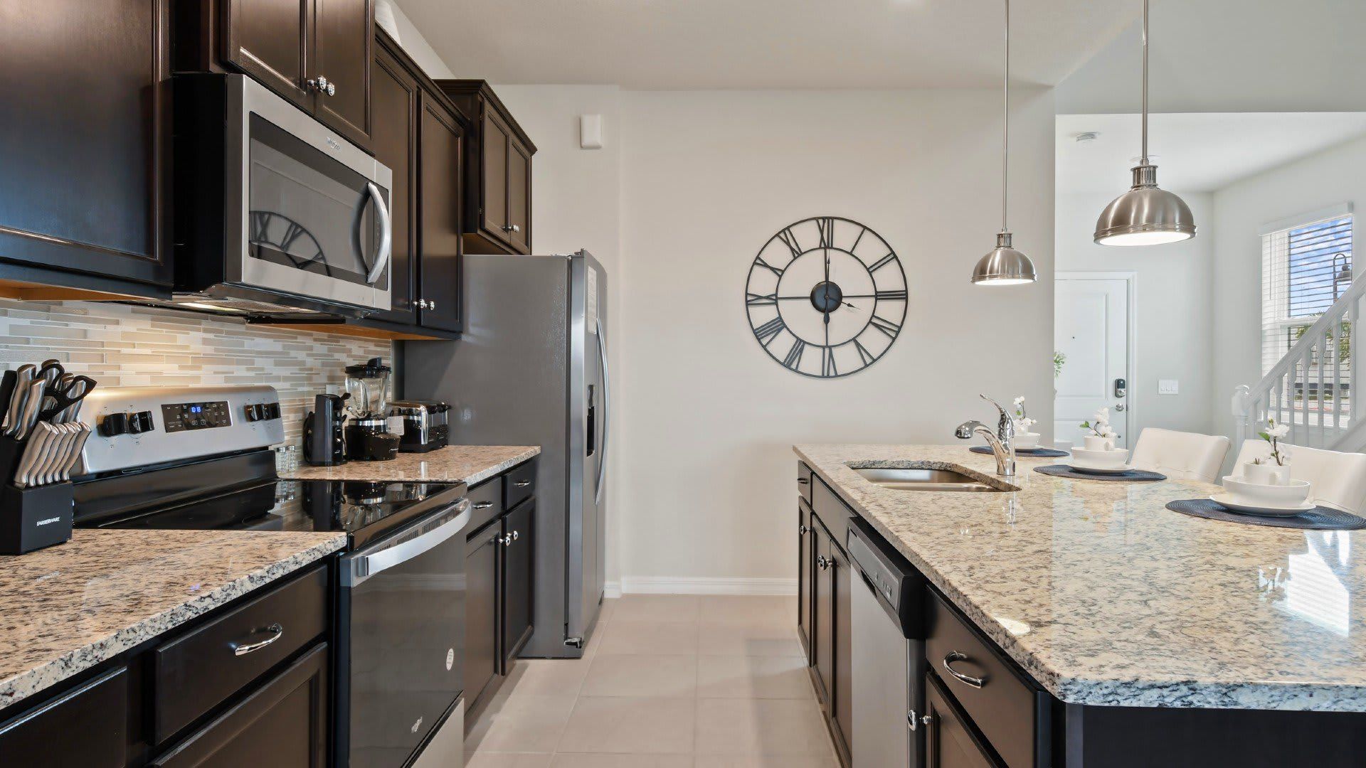 A wide kitchen for you to move better.