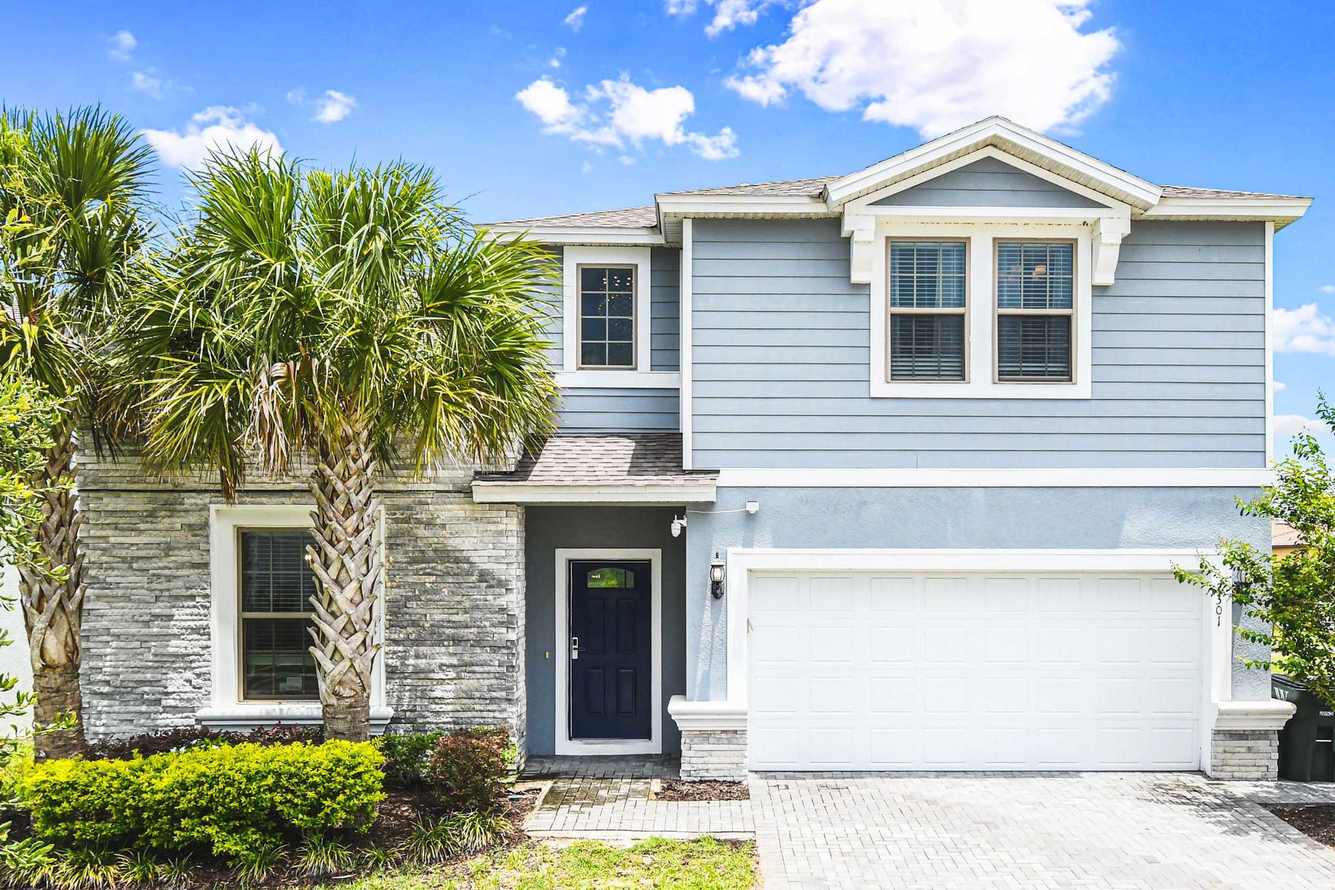 Stunning villa with lush landscaping, modern design & a warm, inviting entrance!