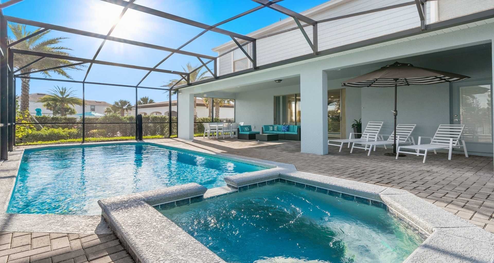 Private pool and spa offers stunning lake view!