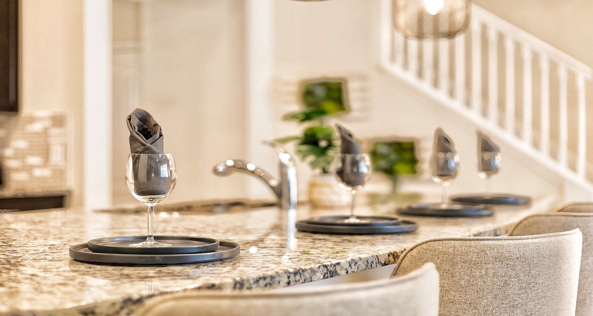 Kitchen: Compact and stylish with a mini breakfast bar