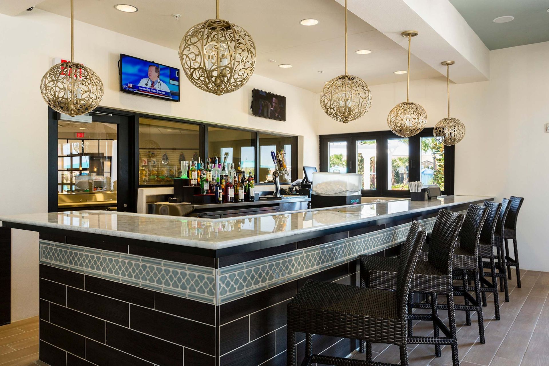Resort Bar: Sip and savor at the lively resort bar
