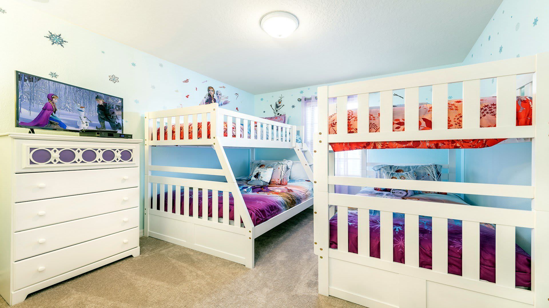 Bunk Bed Configuration: Two bunk beds