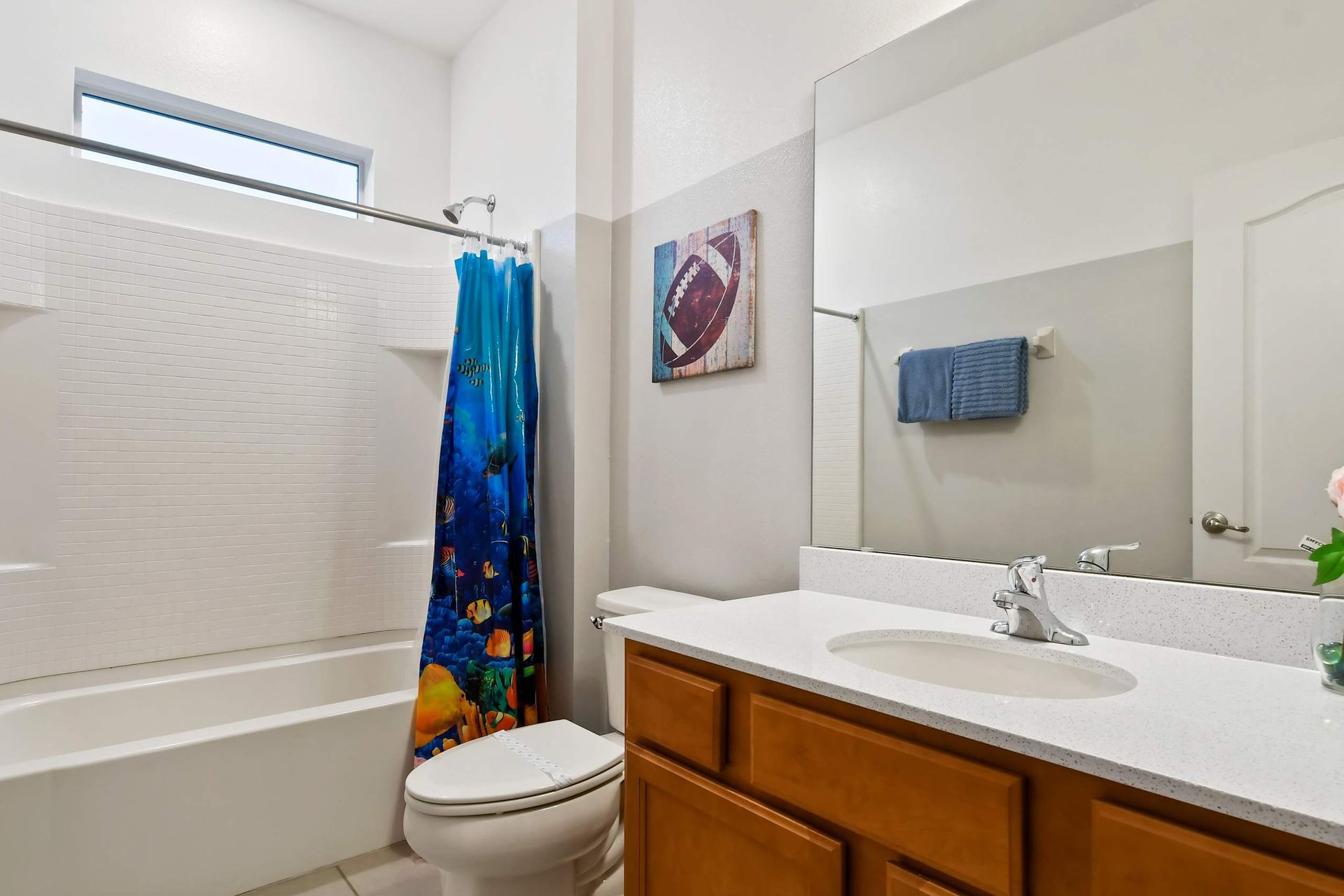 Opulent comfort in the spacious bathroom