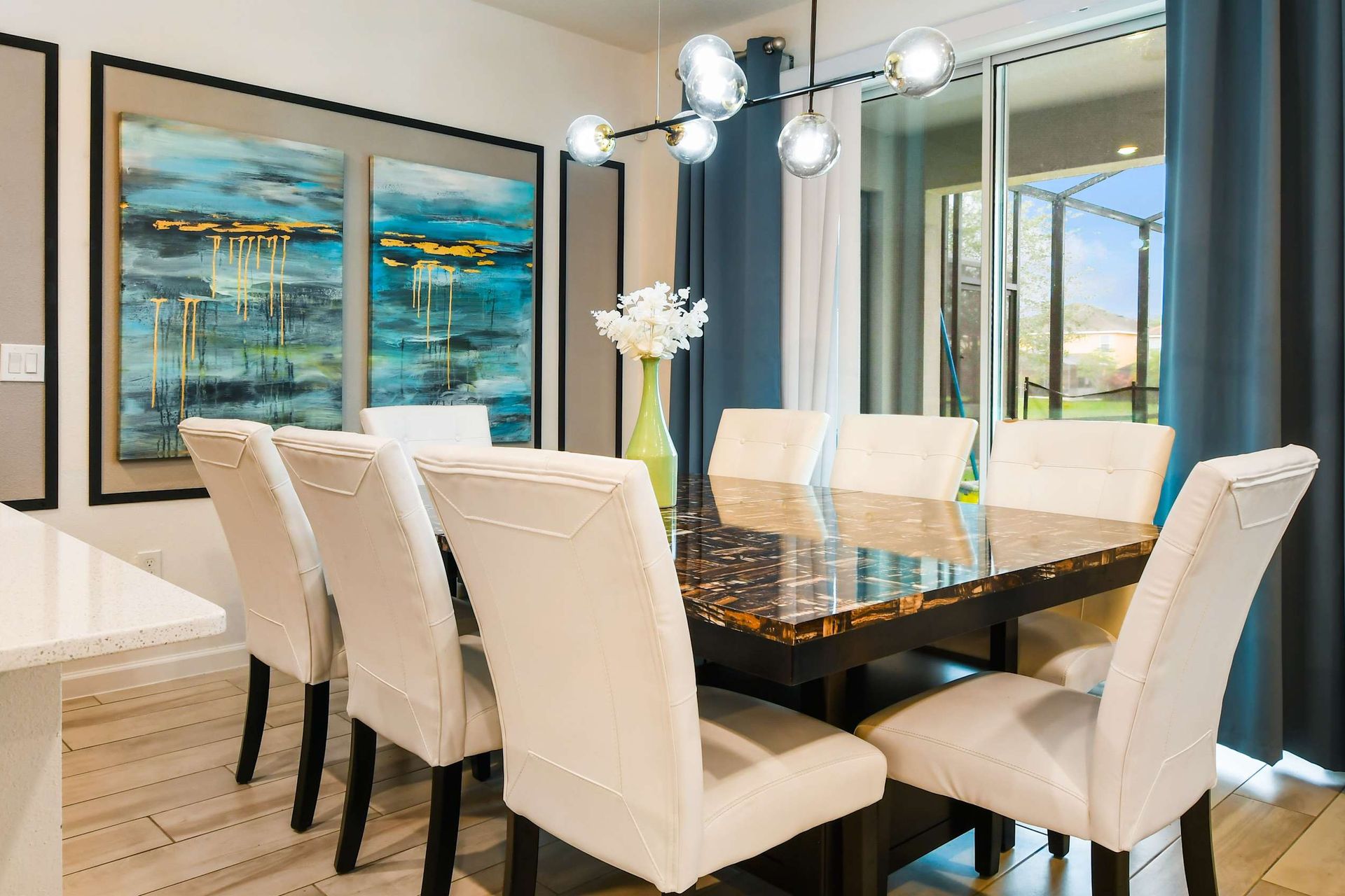 There's plenty of room for everyone in the dining area