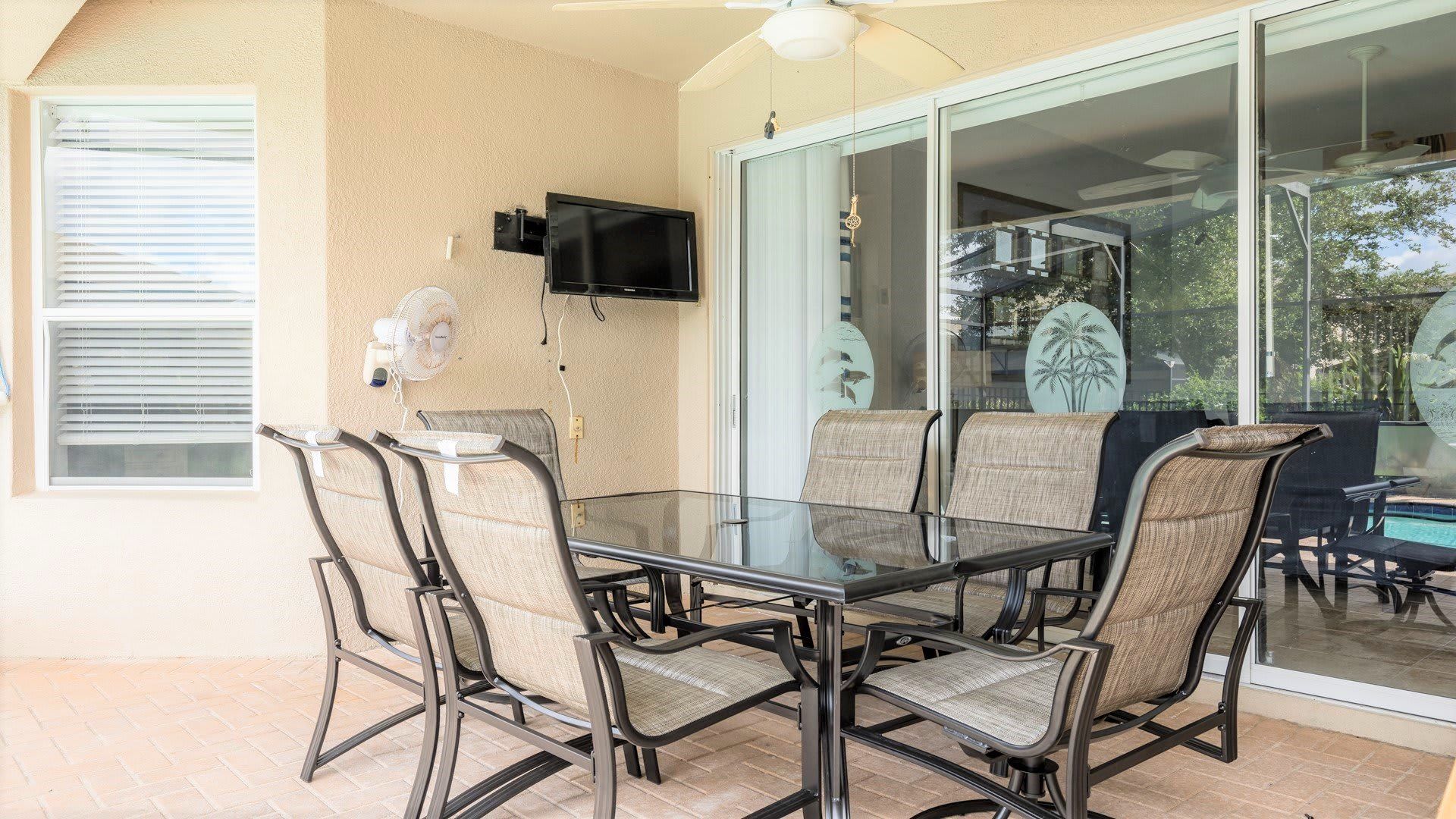 Enjoy alfresco dining out on the covered lanai
