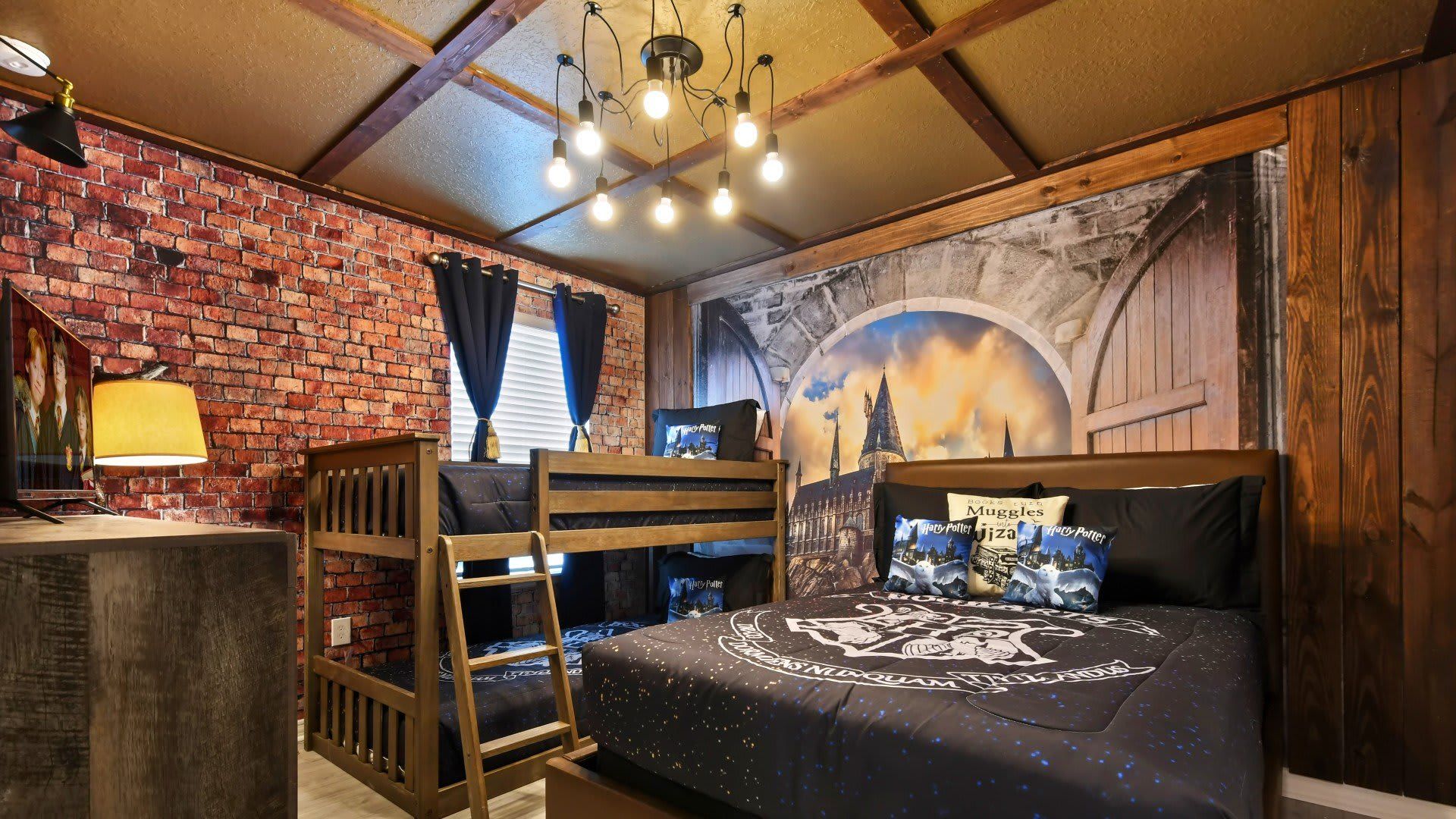 Kids will have fun in this Harry Potter bedroom with beautiful lights
