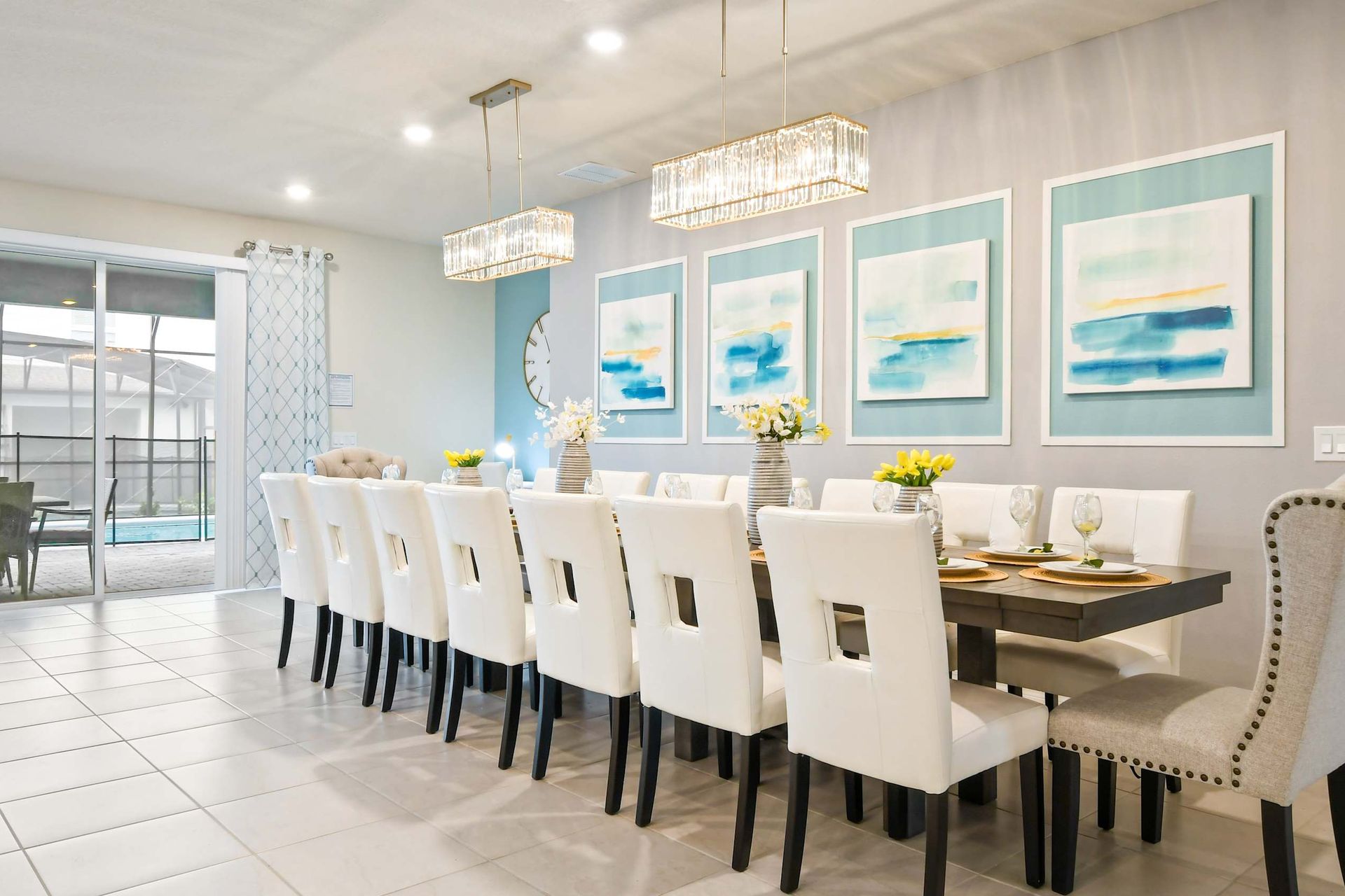 There's plenty of room for everyone in the dining area