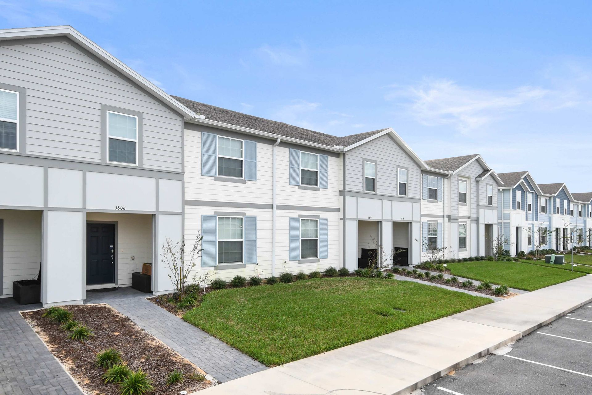 Beautiful townhouse in a quiet, modern community with easy parking and entry.