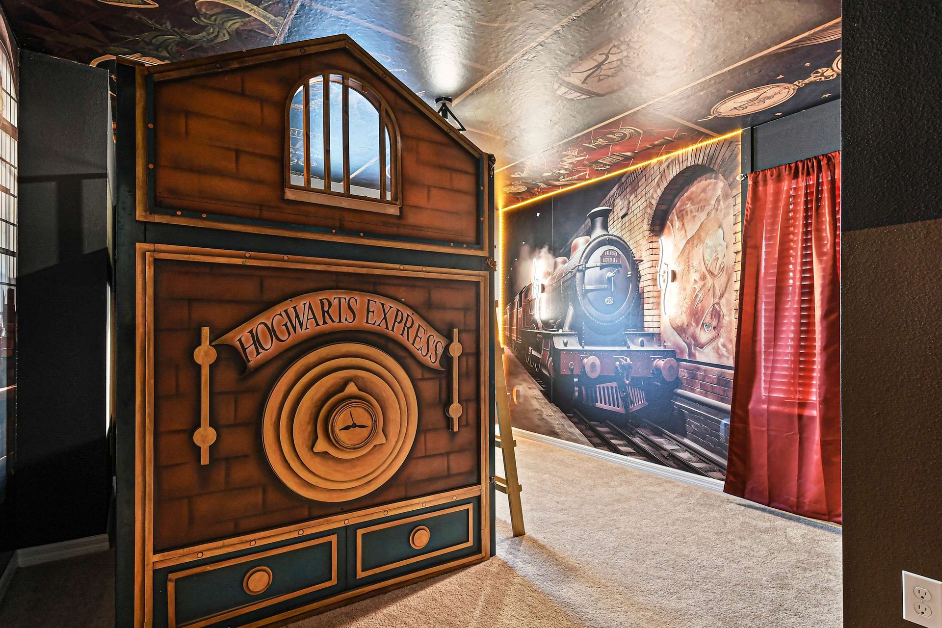 Enchanting Hogwarts Express bunk room with magical decor and wizarding charm.