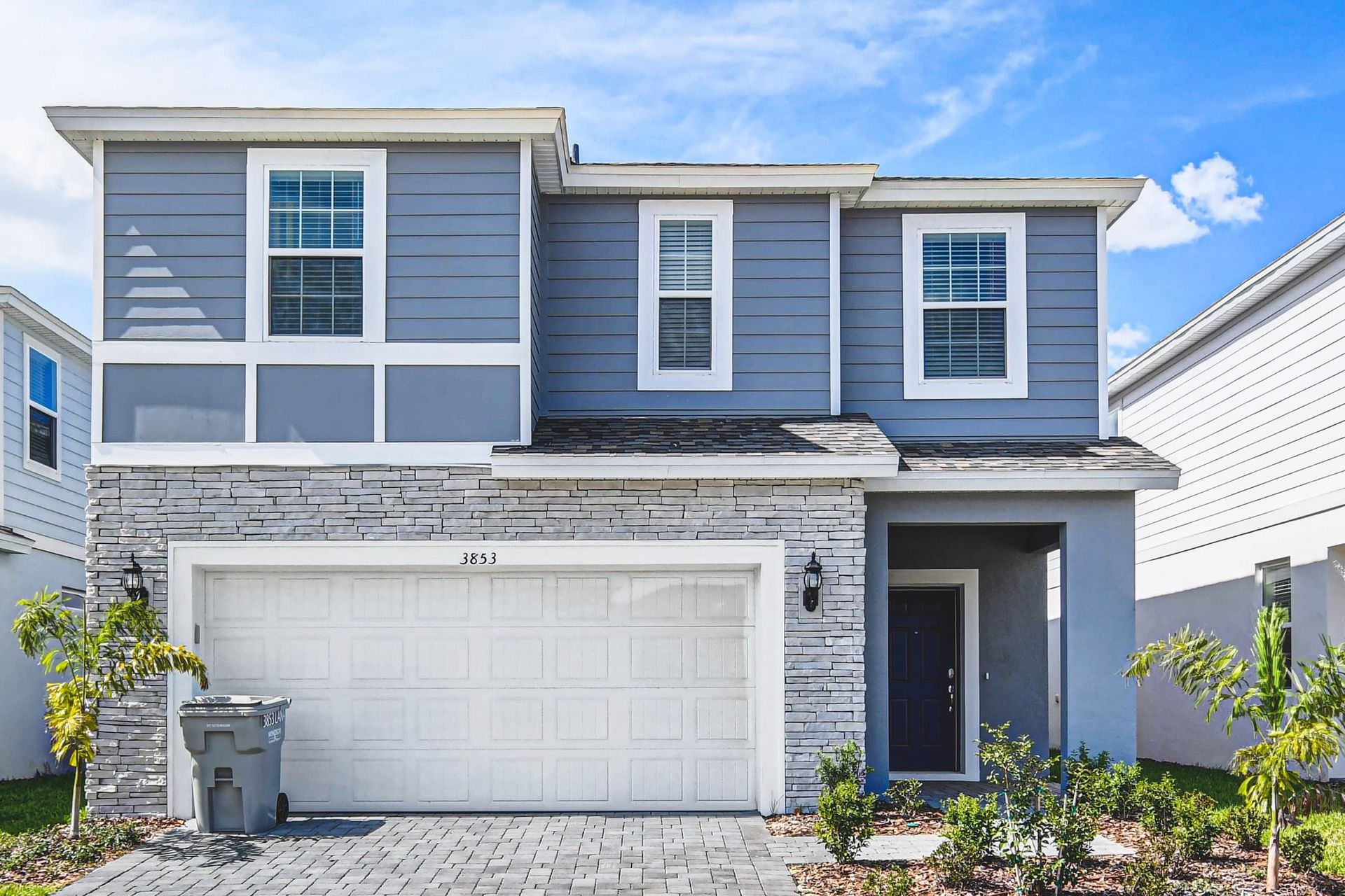 Modern family home near theme parks with spacious layout and stylish exterior.