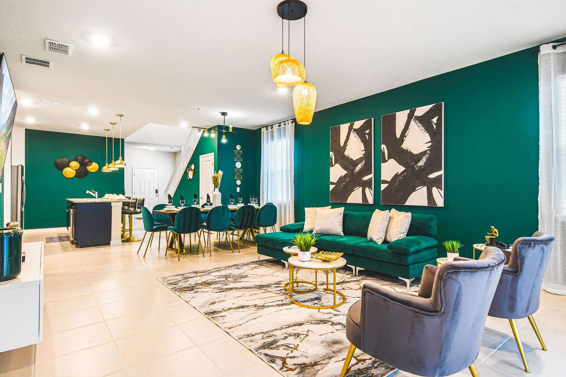 Stylish open-concept living with luxe decor, perfect for group gatherings & fun!