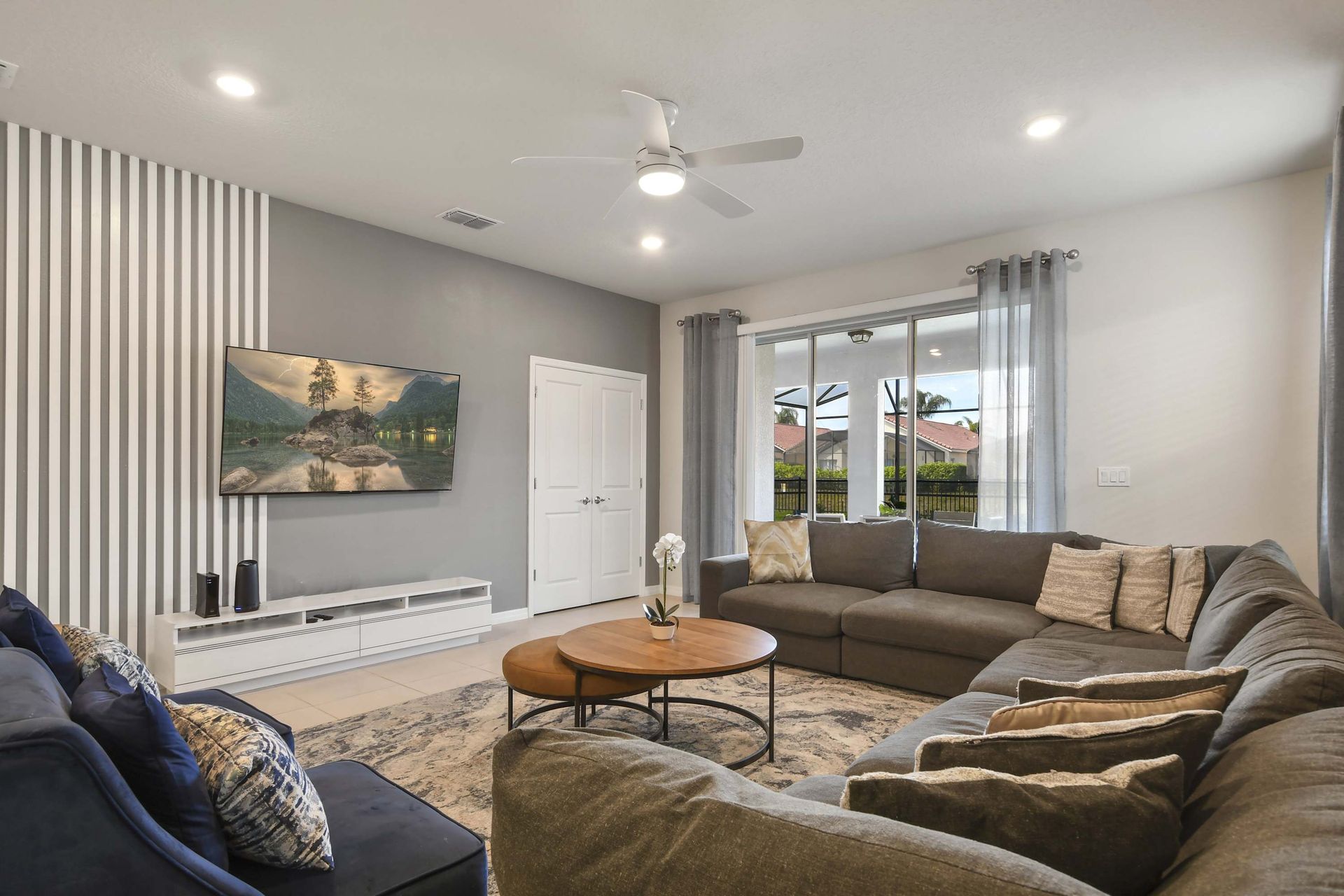 Modern comfort meets style—relax with family in this spacious, sunlit retreat!