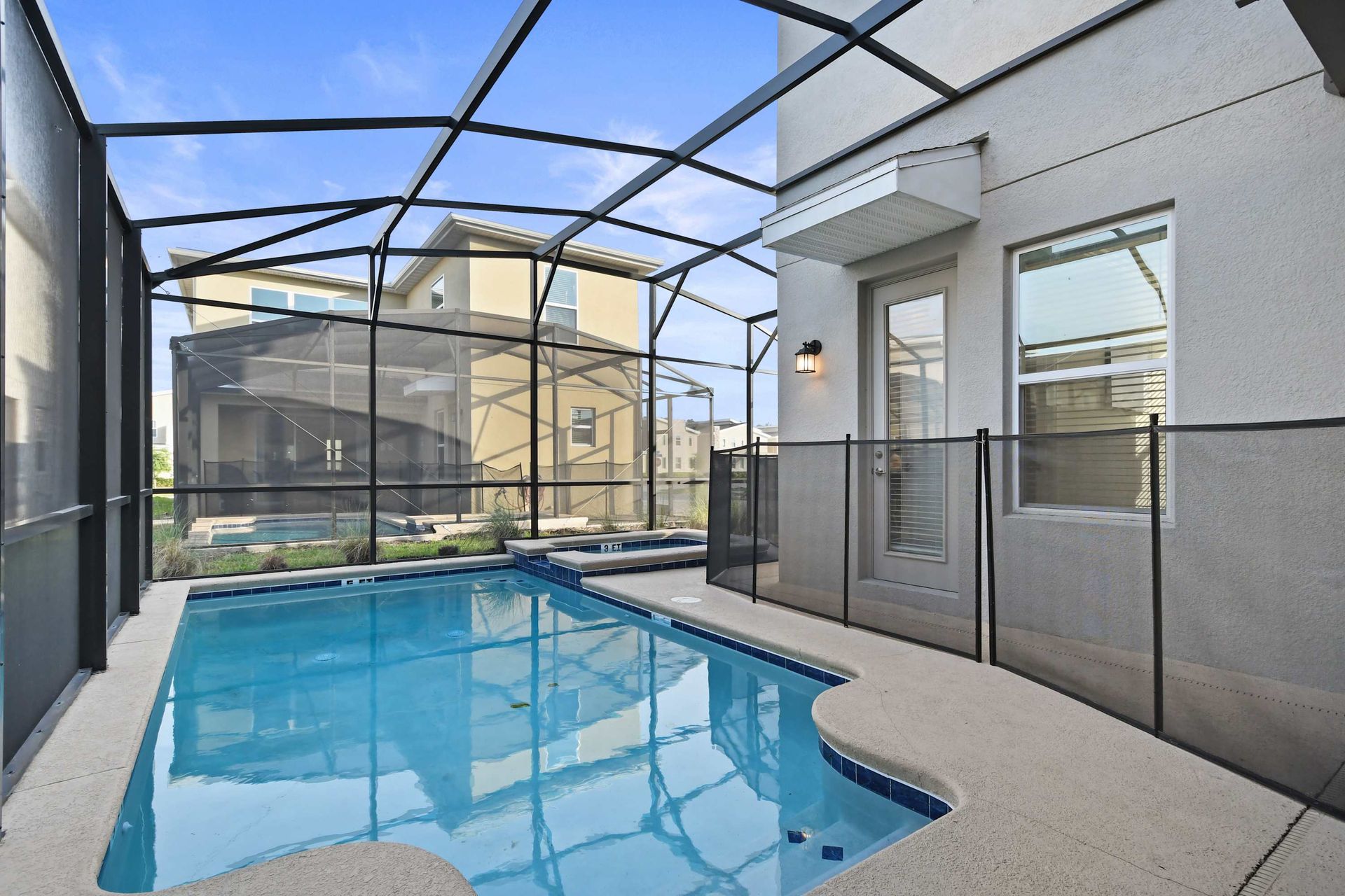 Take a dip in the screened private pool with spa and enjoy total relaxation.