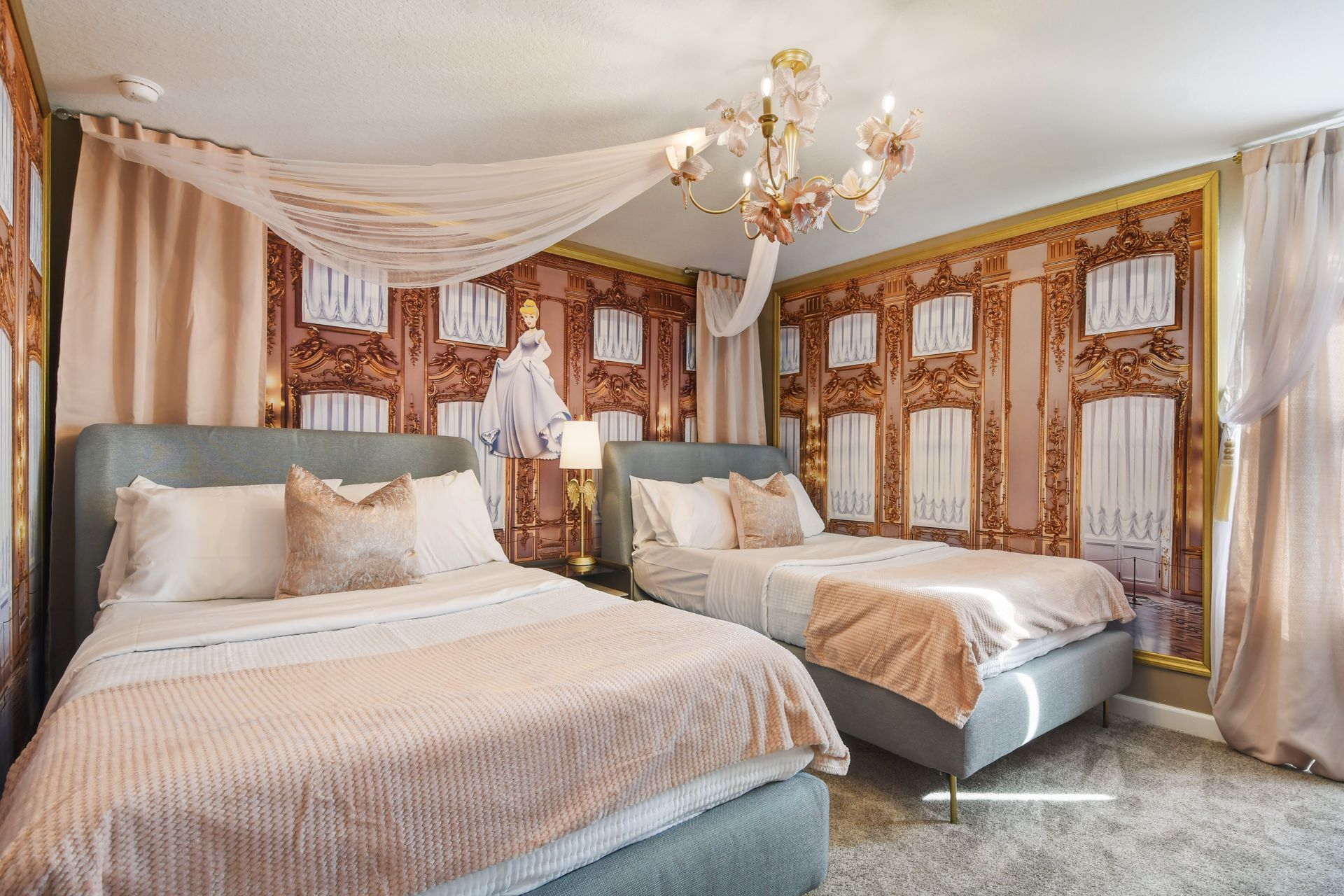 Kids will have fun in this Princese bedroom with beautiful lights