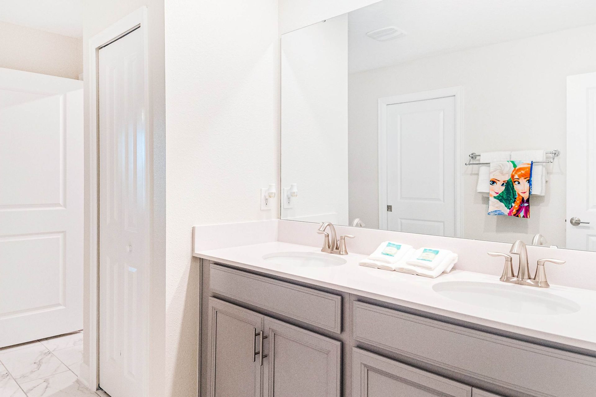 Experience ultimate convenience with a full bathroom equipped with all essential amenities.