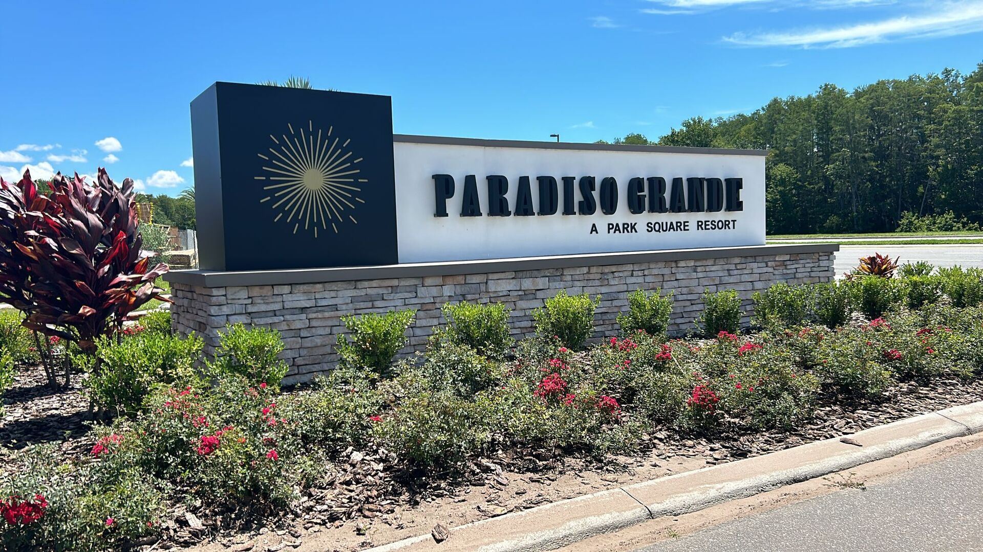 Welcome to Paradiso Grande – a Park Square Resort offering luxury, comfort, and fun!
