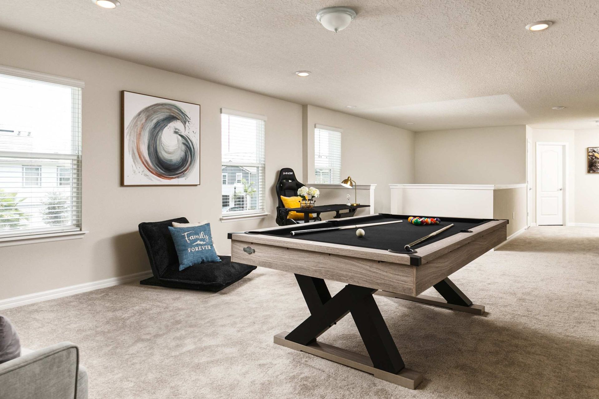 Call you friends to play a few rounds on the game loft