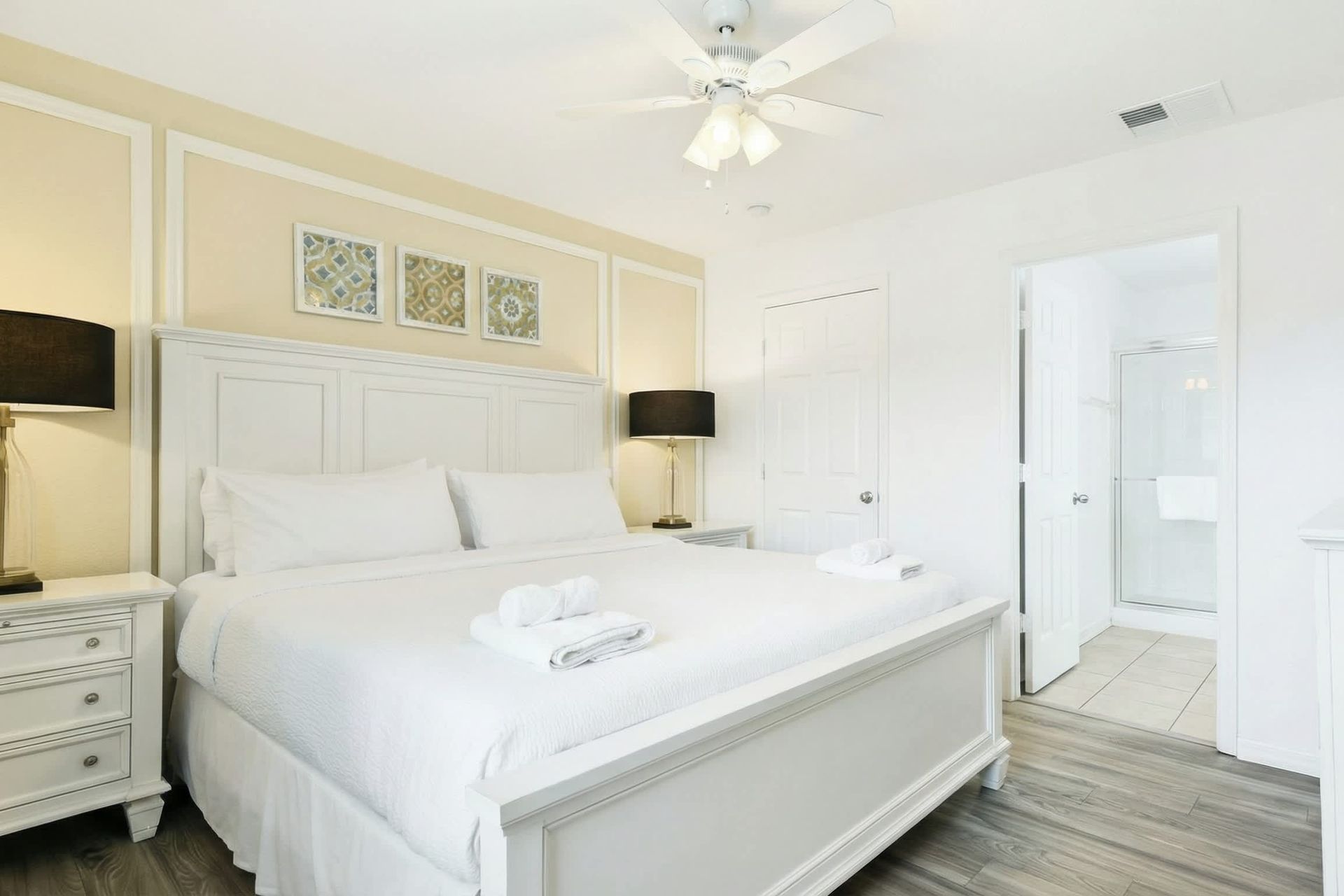 Elegant king suite with en-suite bath, TV, and soft lighting for restful nights.