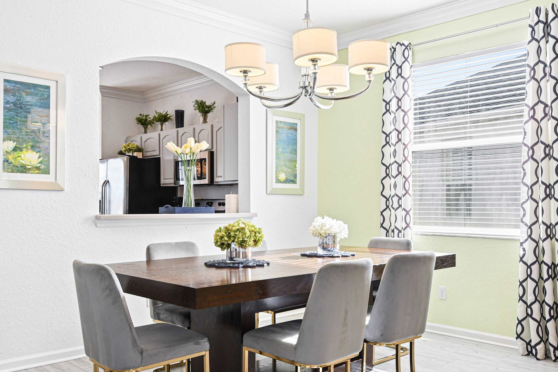 Dining table here for your family feast.