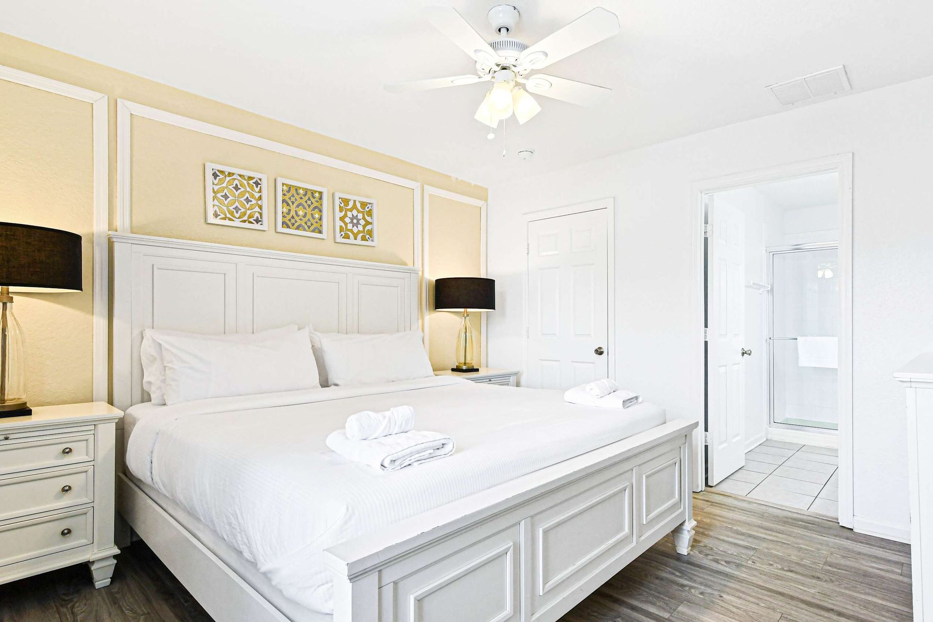 Elegant king suite with en-suite bath, TV, and soft lighting for restful nights.