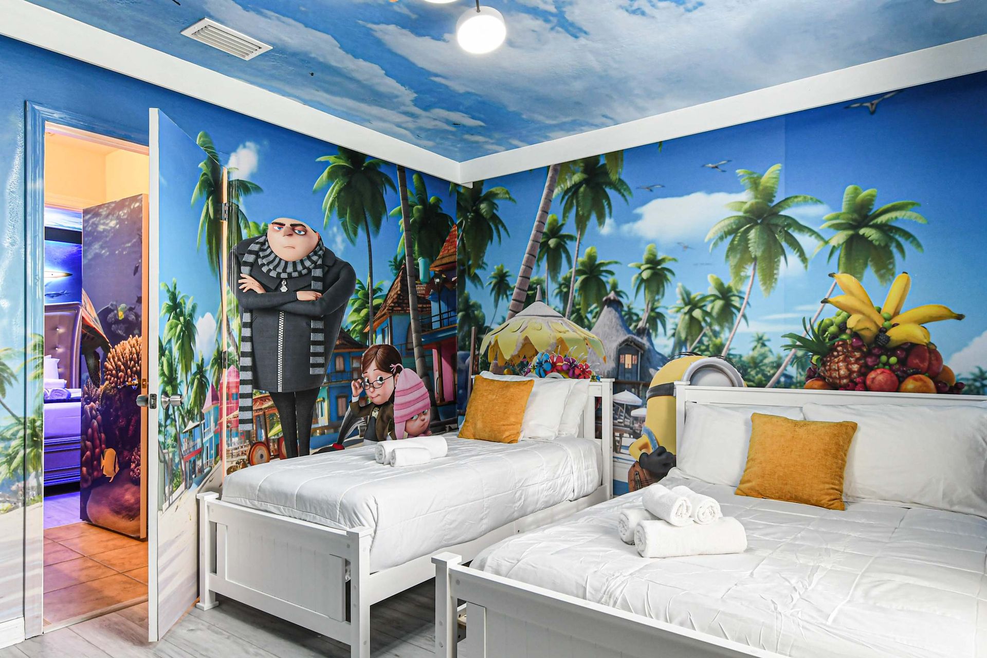 Fun tropical-themed room with your favorite characters—perfect for kids!