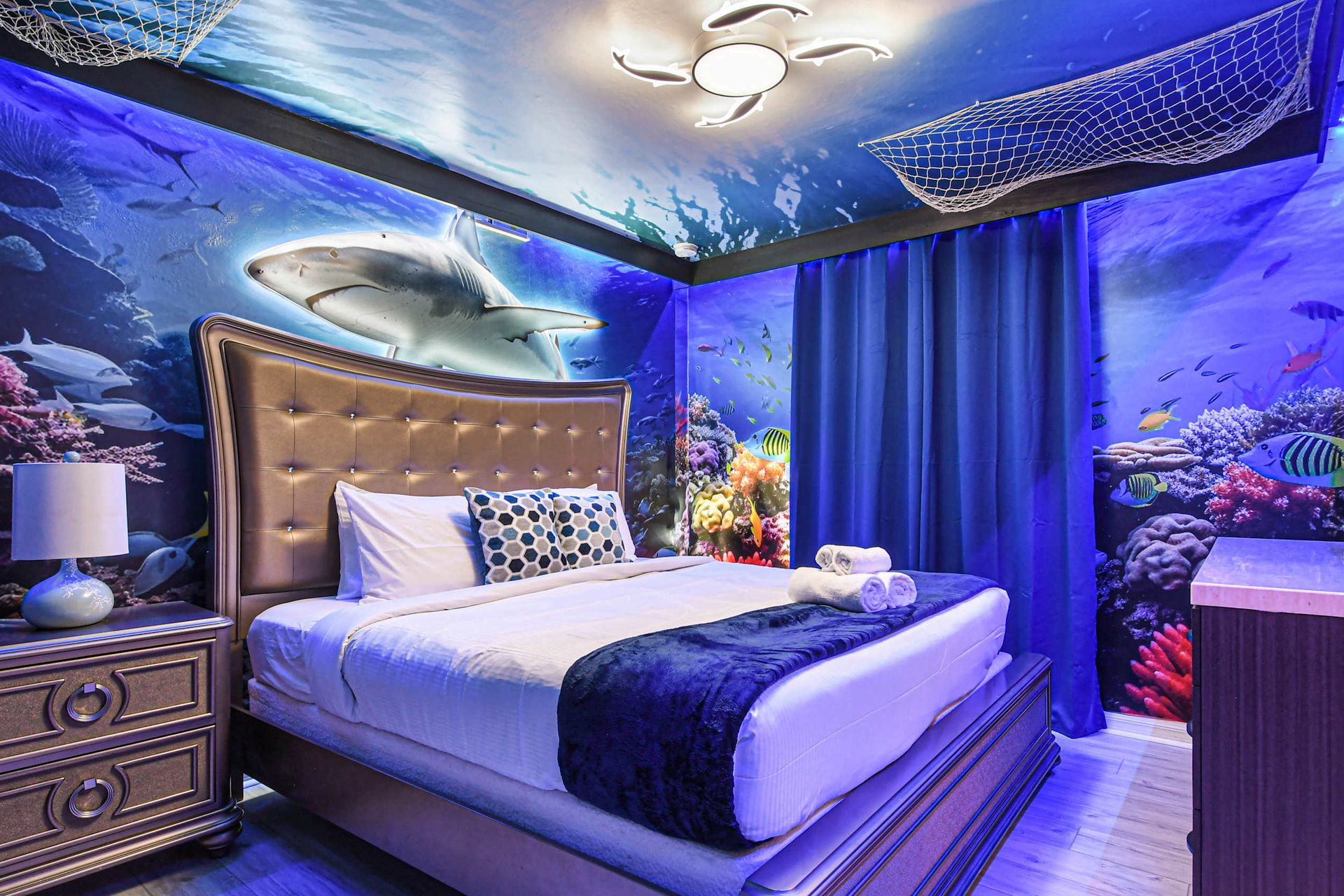Dive into an undersea adventure in this ocean-themed room!