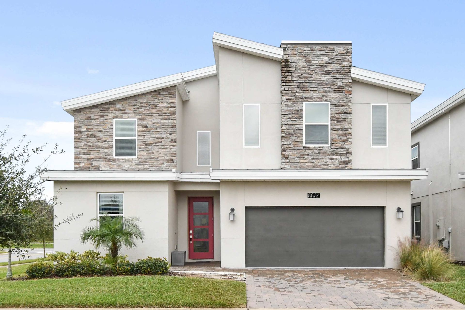 Welcome to your modern retreat! Stylish design, spacious rooms, and a cozy ambiance await you.