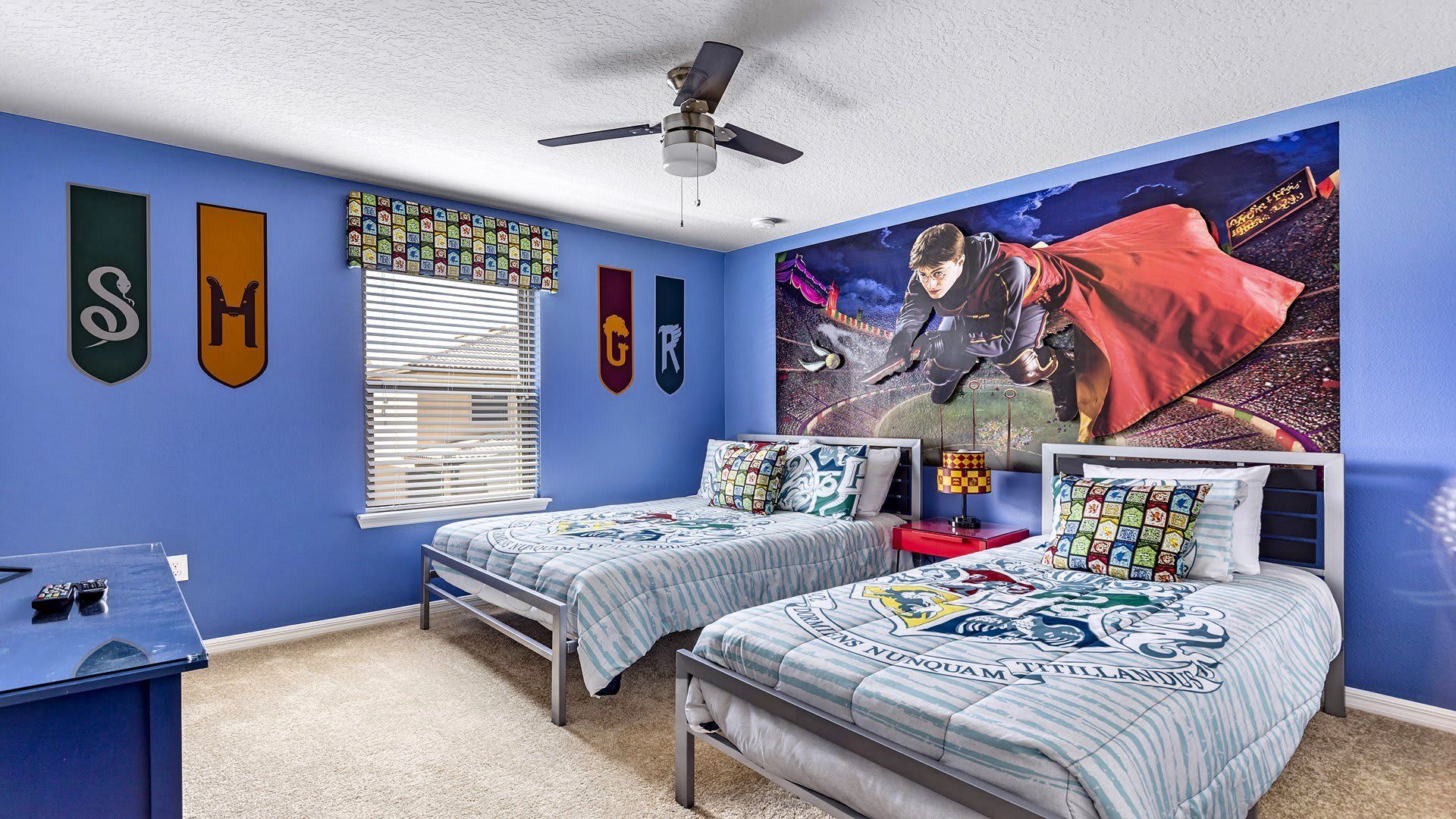 Magical escape in the bedroom with a enchanting Harry Potter theme.