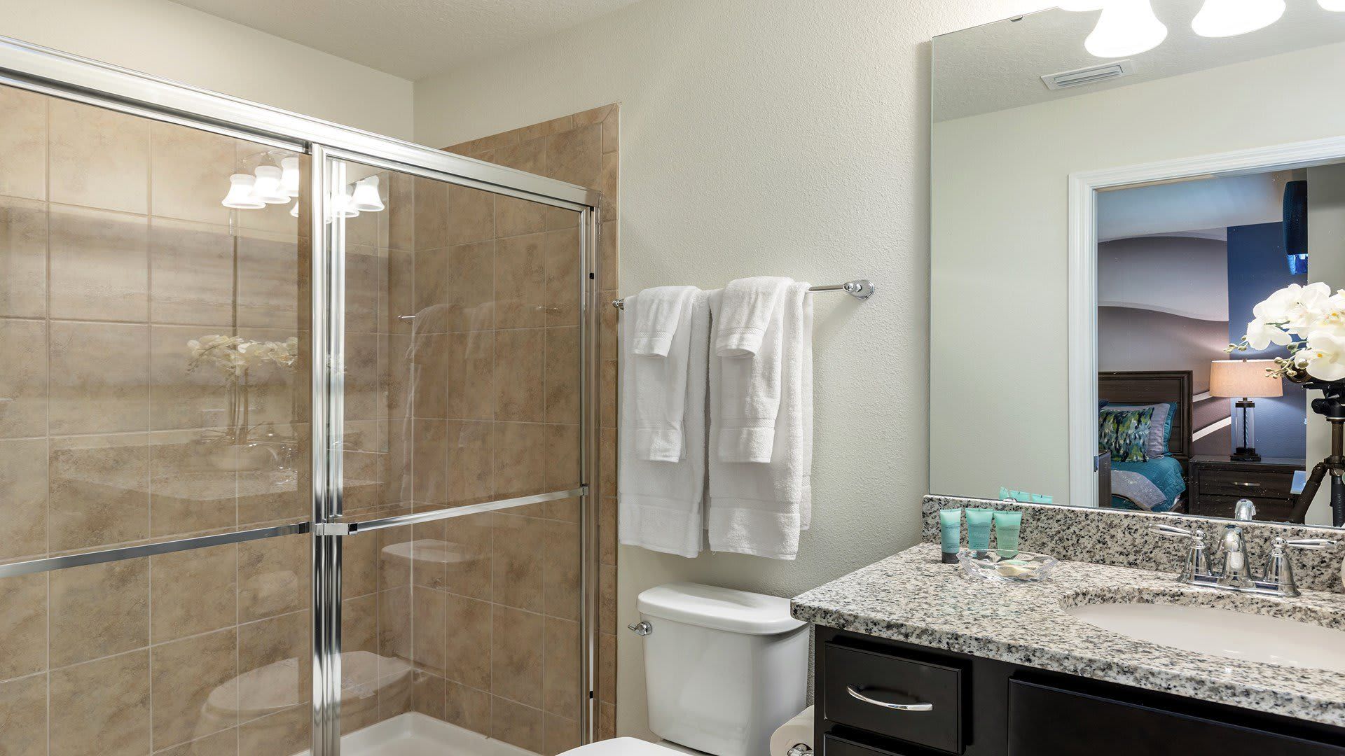 Imagine a fully-equipped bathroom designed for comfort and luxury.