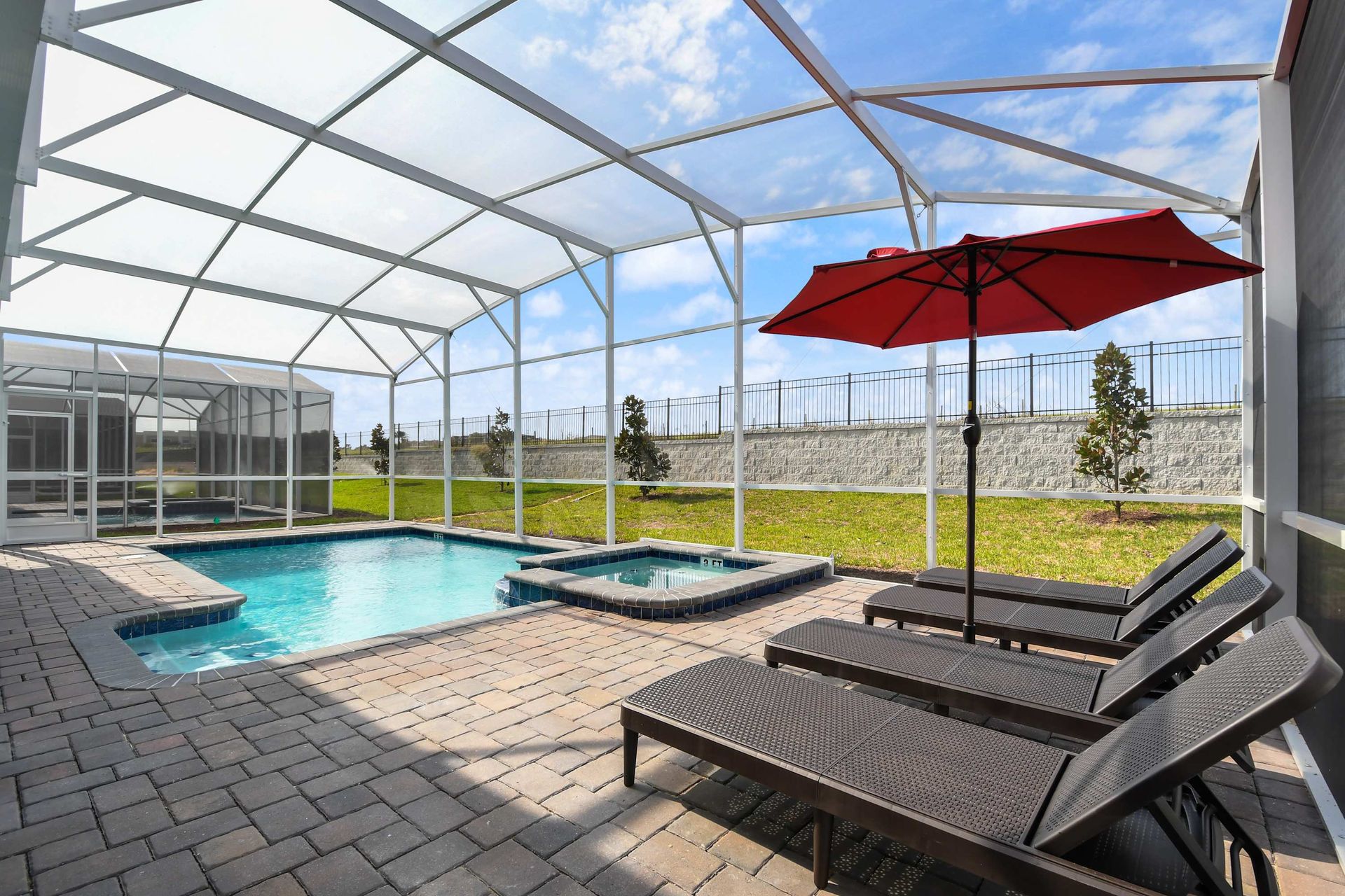 Relax in your private screened pool and spa with comfy loungers and sunny skies.