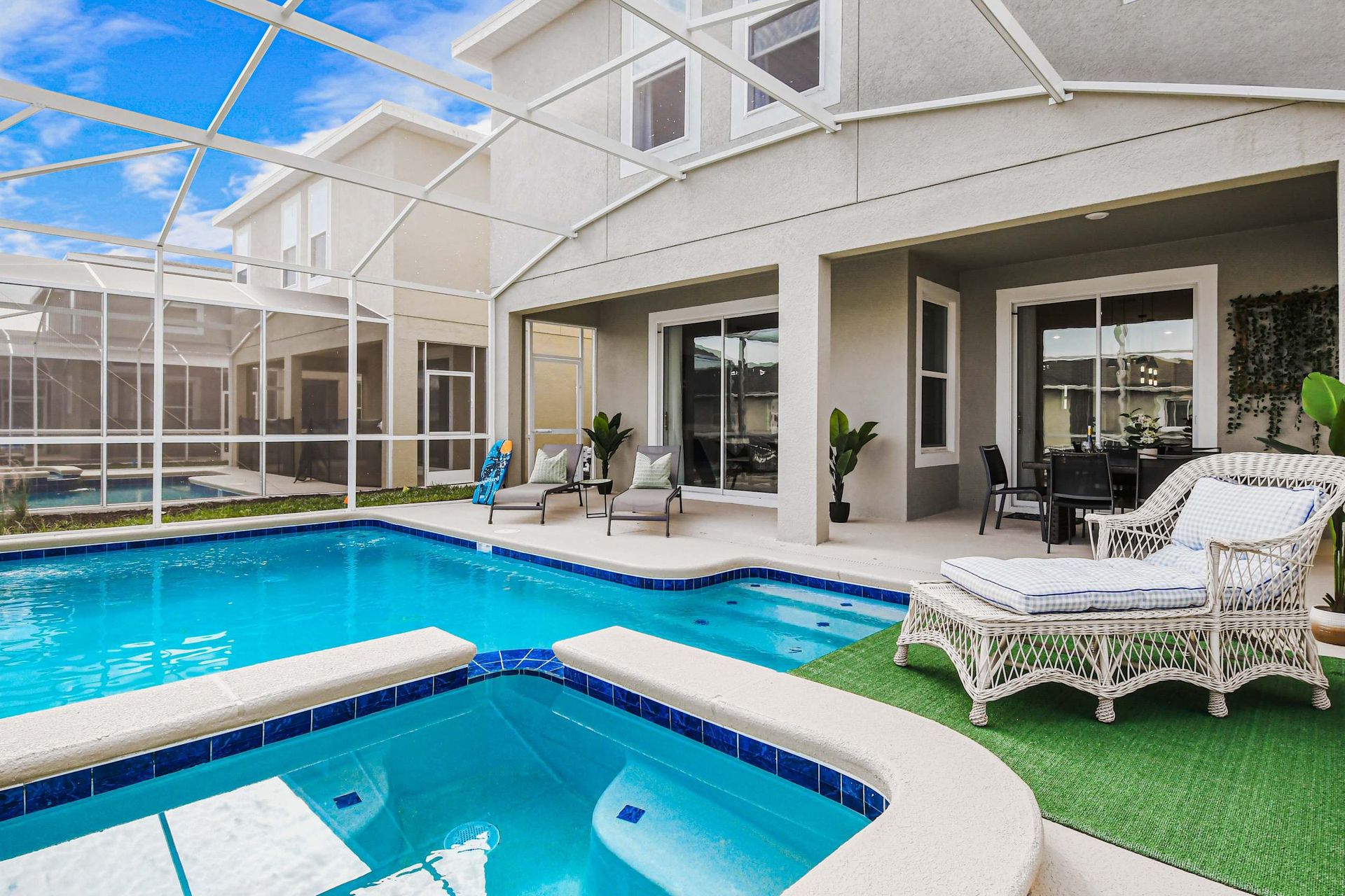 You'll have the screened in spa and pool all to yourself.